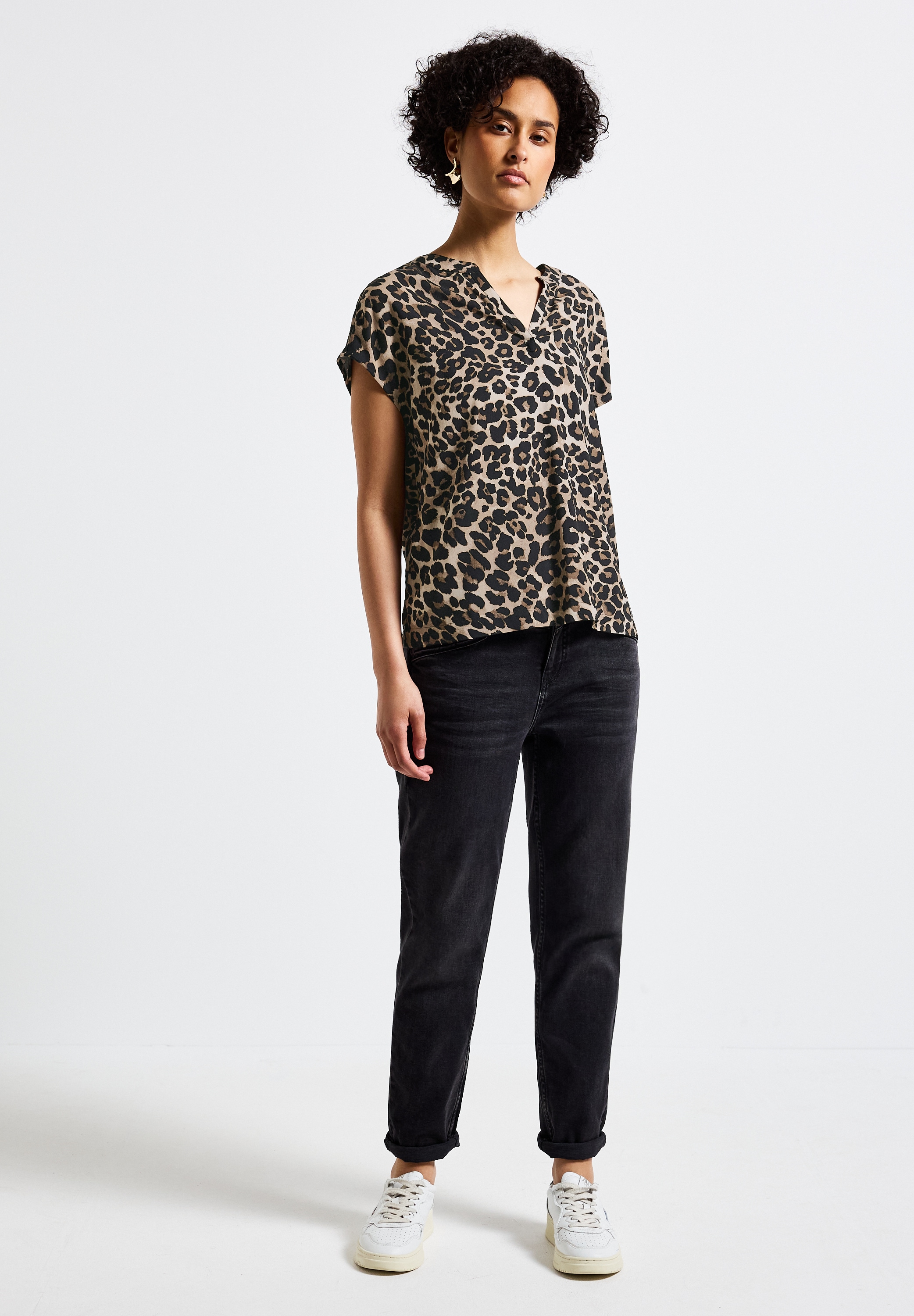 STREET ONE Shirtbluse, mit geschlitztem Rundhalsausschnitt