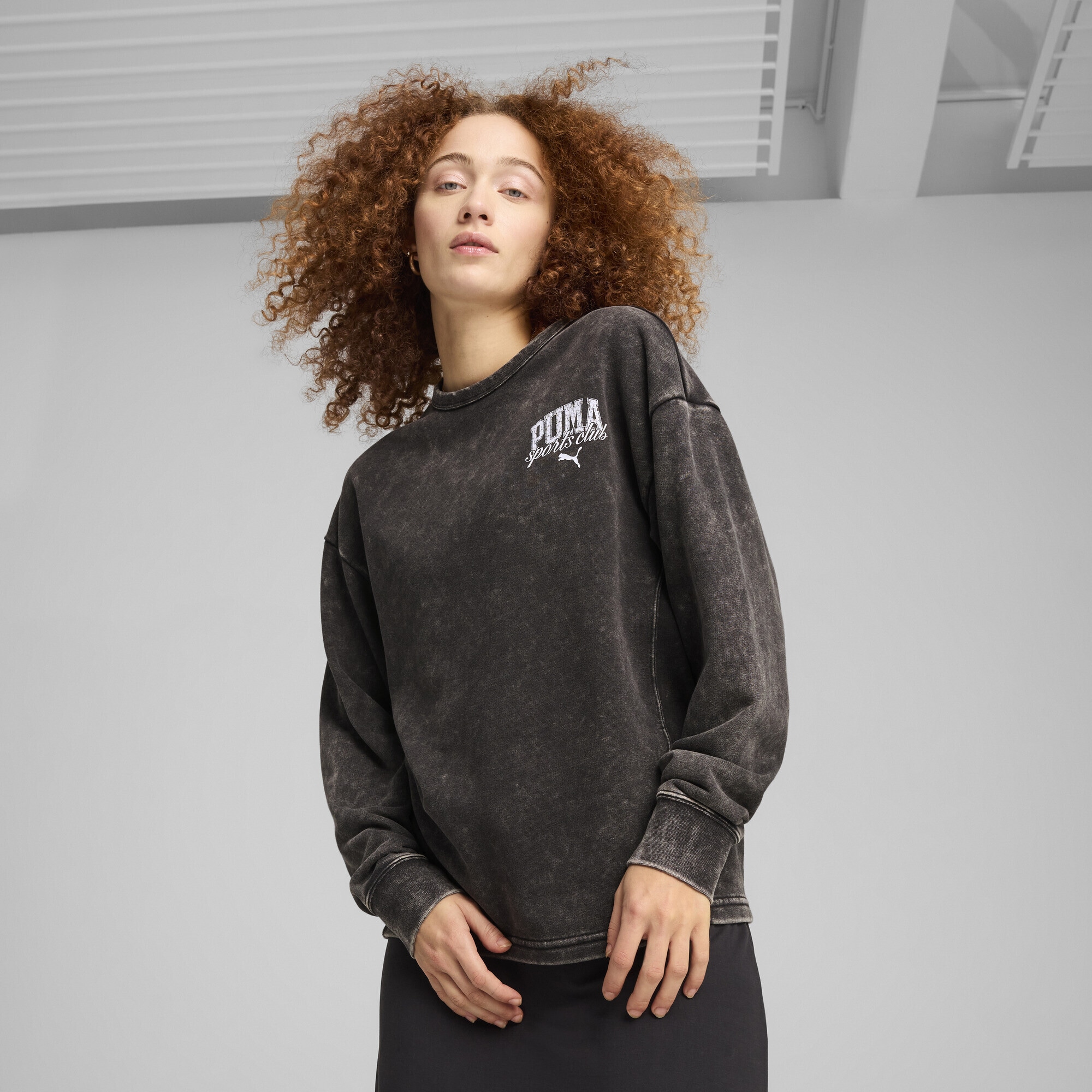 PUMA Sweatshirt »PUMA CLASS Bequemer Crewneck mit Waschung Damen«