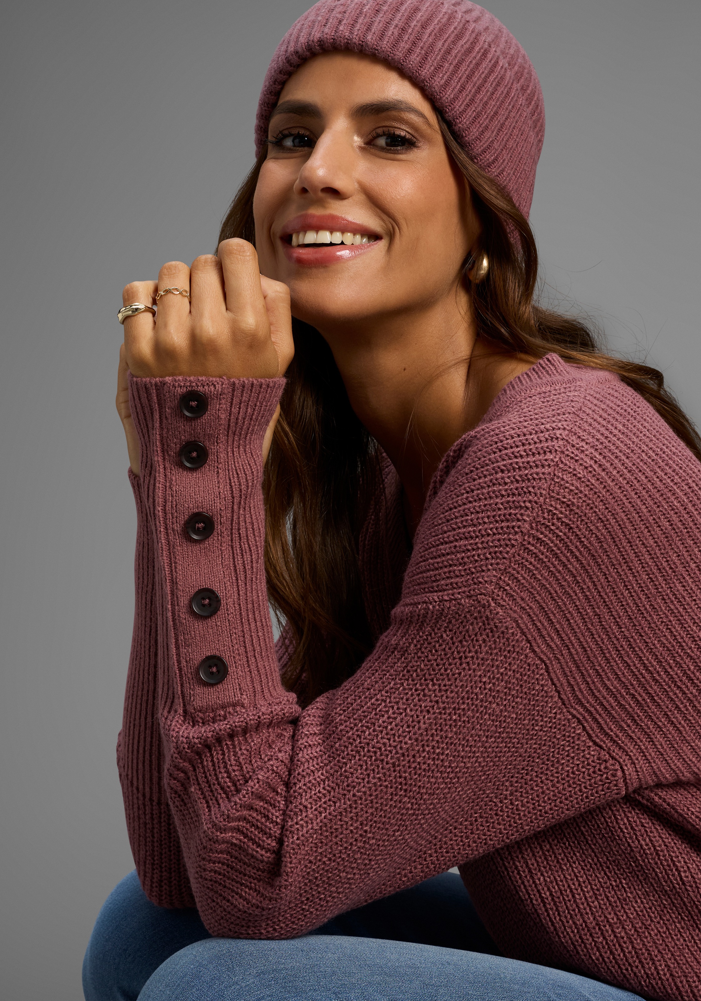 Thumbnail - Laura Scott V-Ausschnitt-Pullover Übergangspullover aus Baumwolle mit Knopfleiste - NEUE KOLLEKTION