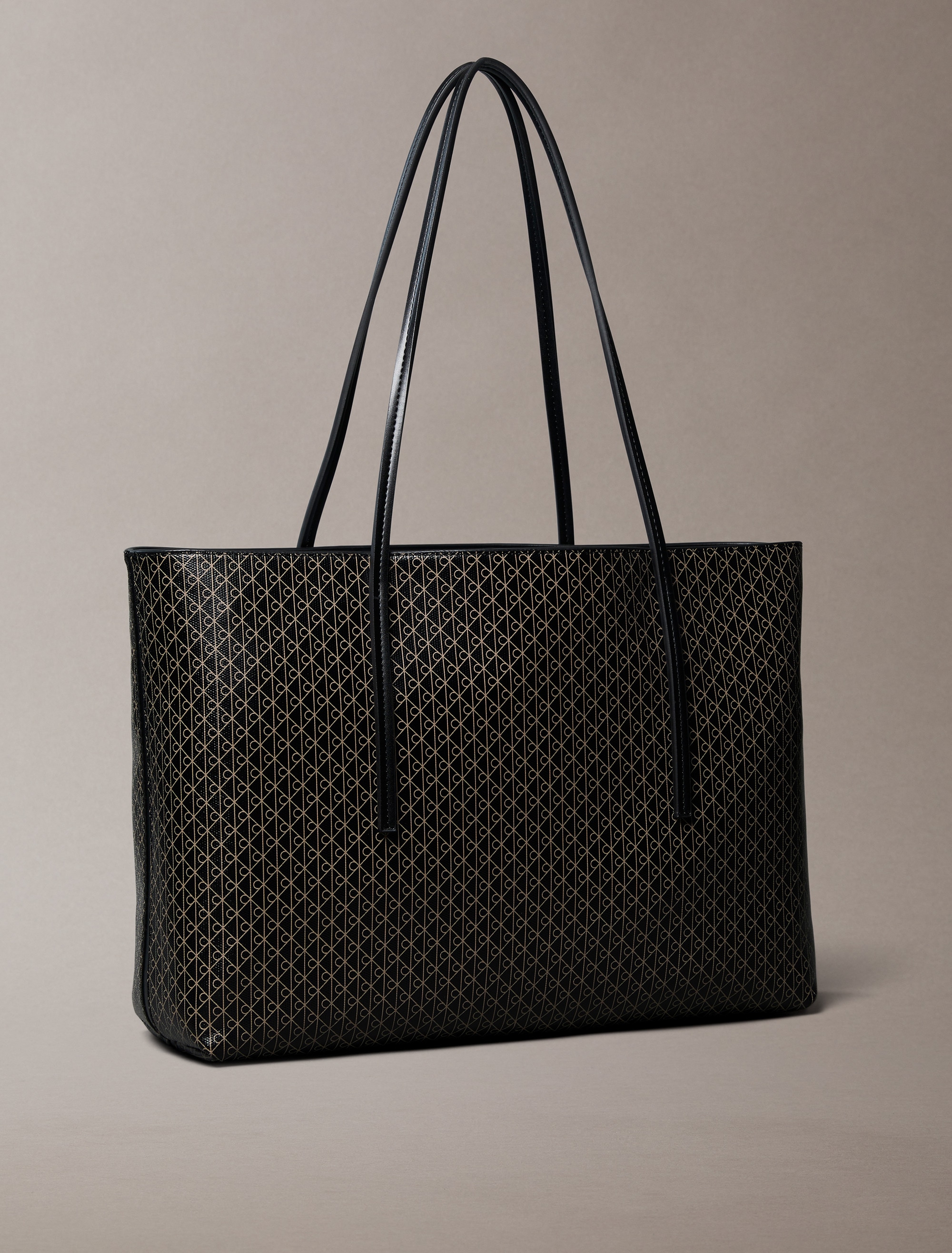Calvin Klein Henkeltasche »AOP TOTE W/ POUCH ON STRAP«, (2 tlg.), Umhängetasche, Schultertasche, Set, mit Monogramm-Print
