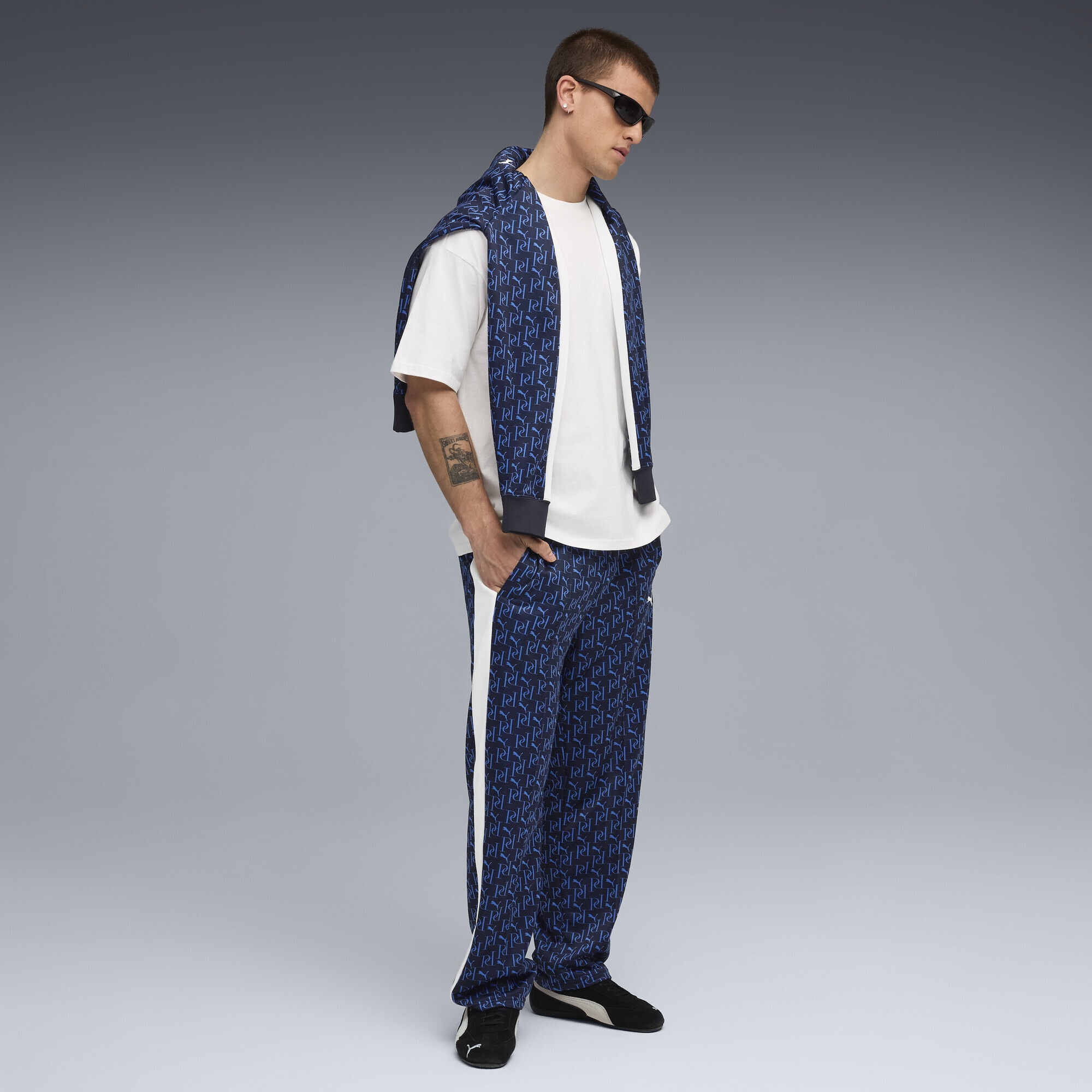 PUMA Sporthose »T7 Allover-Print Relaxed Trainingshose Herren«