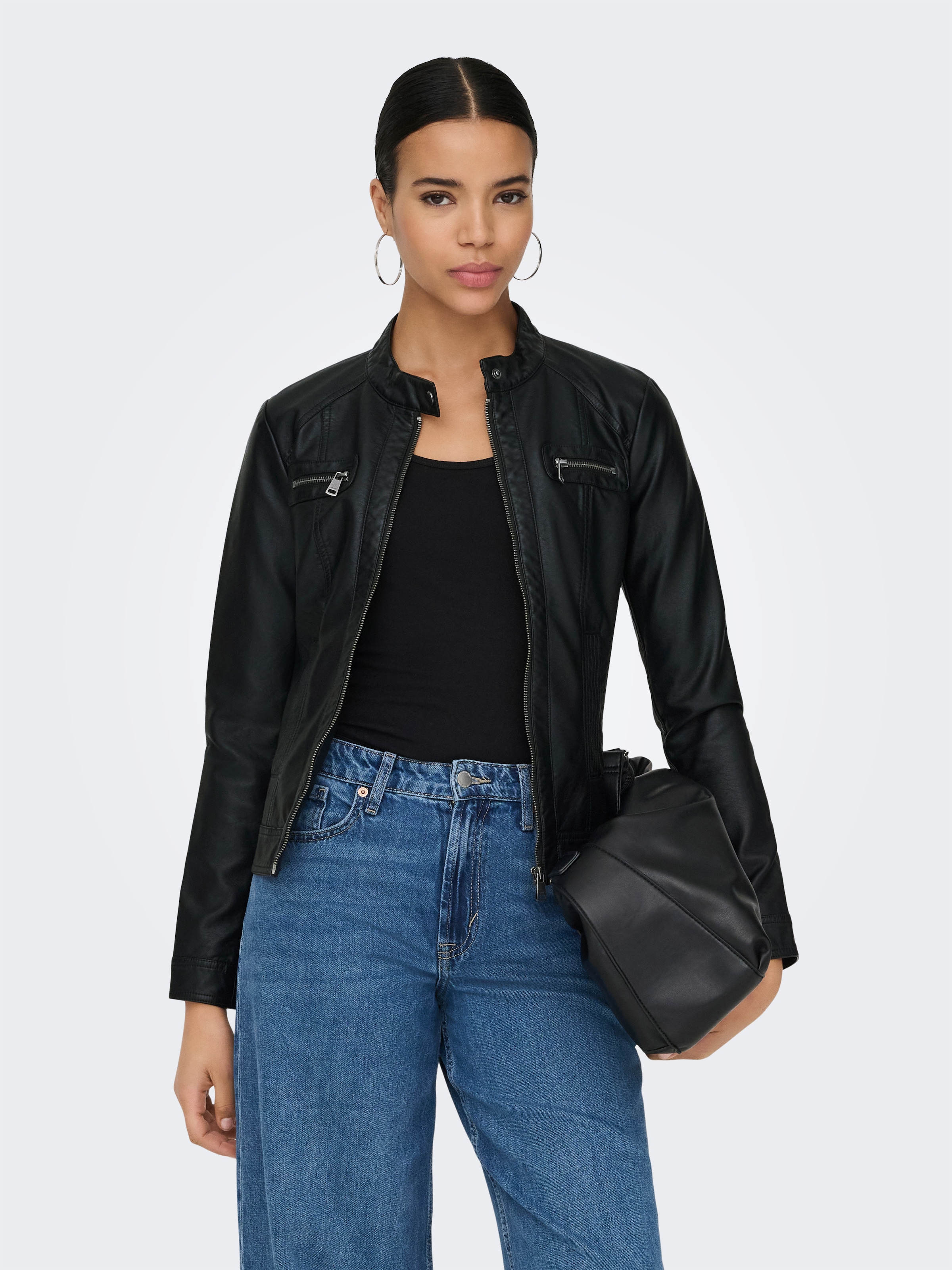 ONLY Lederimitatjacke »ONLBANDIT – Bikerjacke mit figurbetonter Form und Reißverschlüssen« unifarben, modisch, figurbetont, Lederimitat, Stehkragen