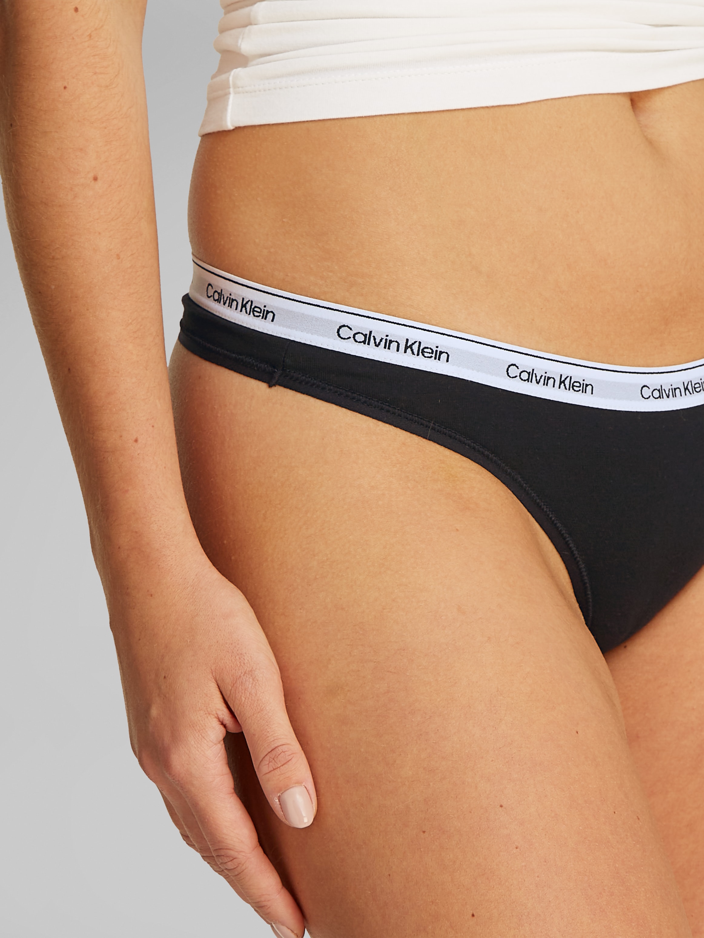 Calvin Klein Underwear String »5 PACK THONG (LOW-RISE)«, (Packung, 5 St., 5er-Pack), mit Logobund