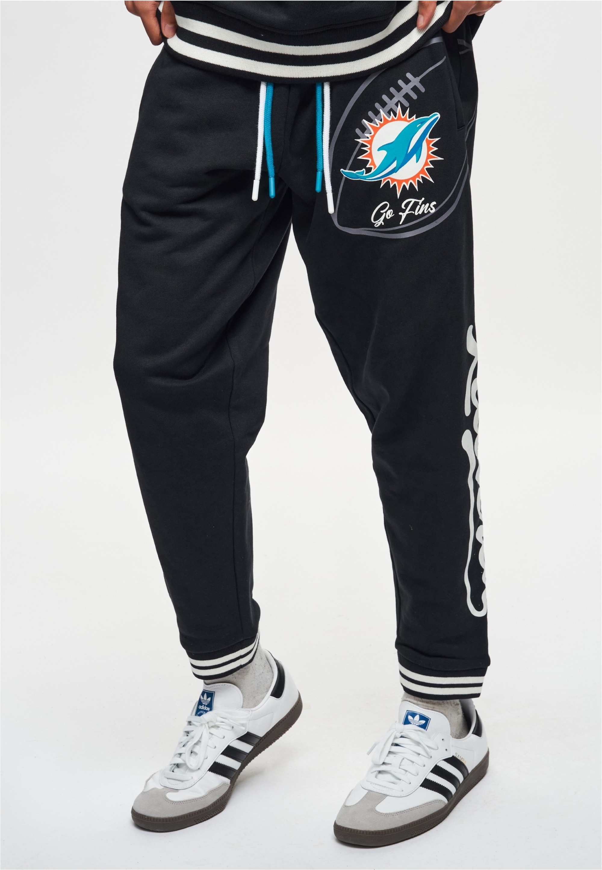 Thumbnail - Recovered Sweathose "NFL Dolphins Go Fins" im lockeren Schnitt