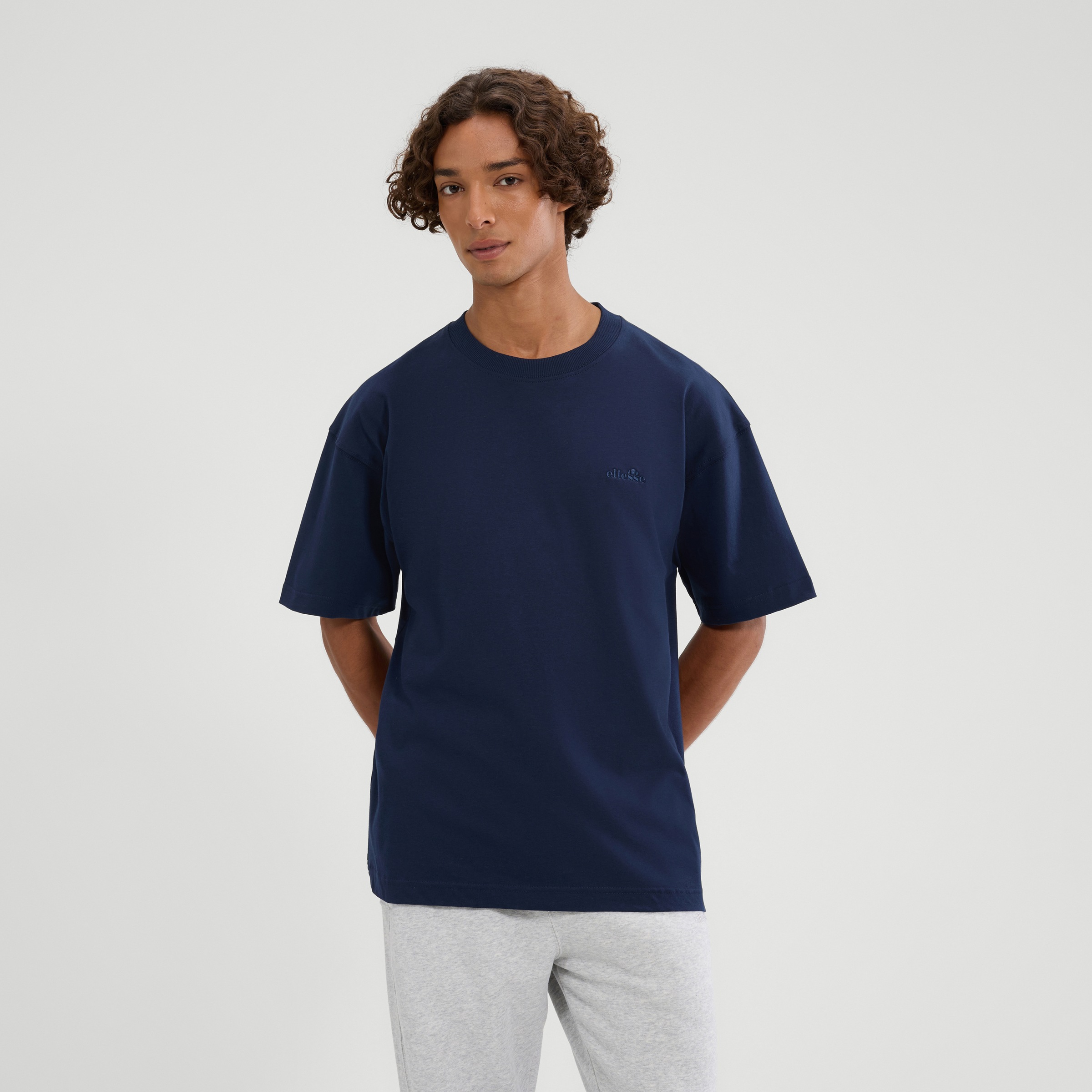 Ellesse T-Shirt "SUISIO T SHIRT" mit Rundhalsausschnitt, Kurzarm-Design, aus Baumwolle