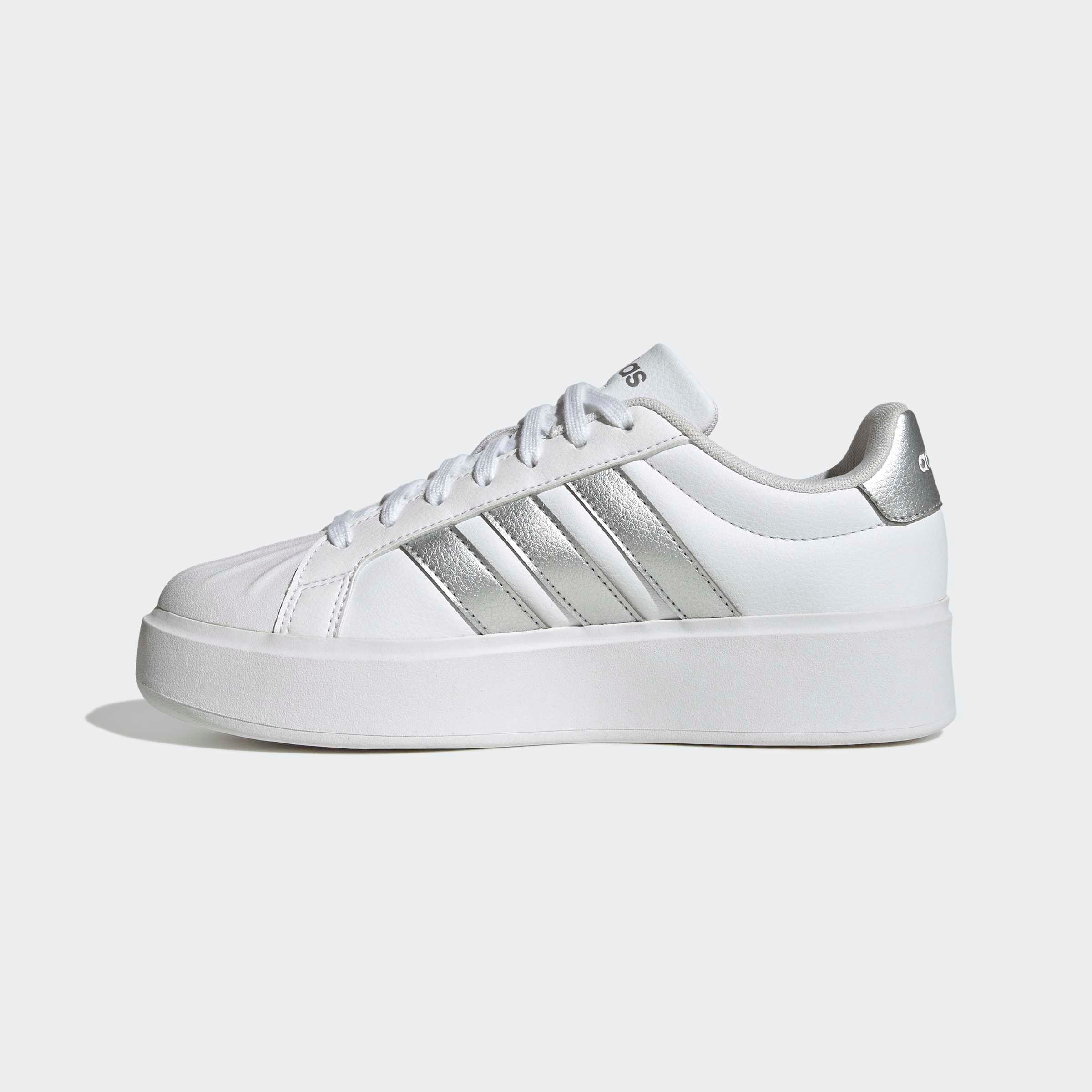 Plateausneaker ADIDAS SPORTSWEAR "STREETTALK BOLD", Damen, Gr. 38, cloud weiß, silber metallic, core schwarz, Synthetik, Schuhe Plateausneaker, inspiriert vom Design des adidas Superstar 2