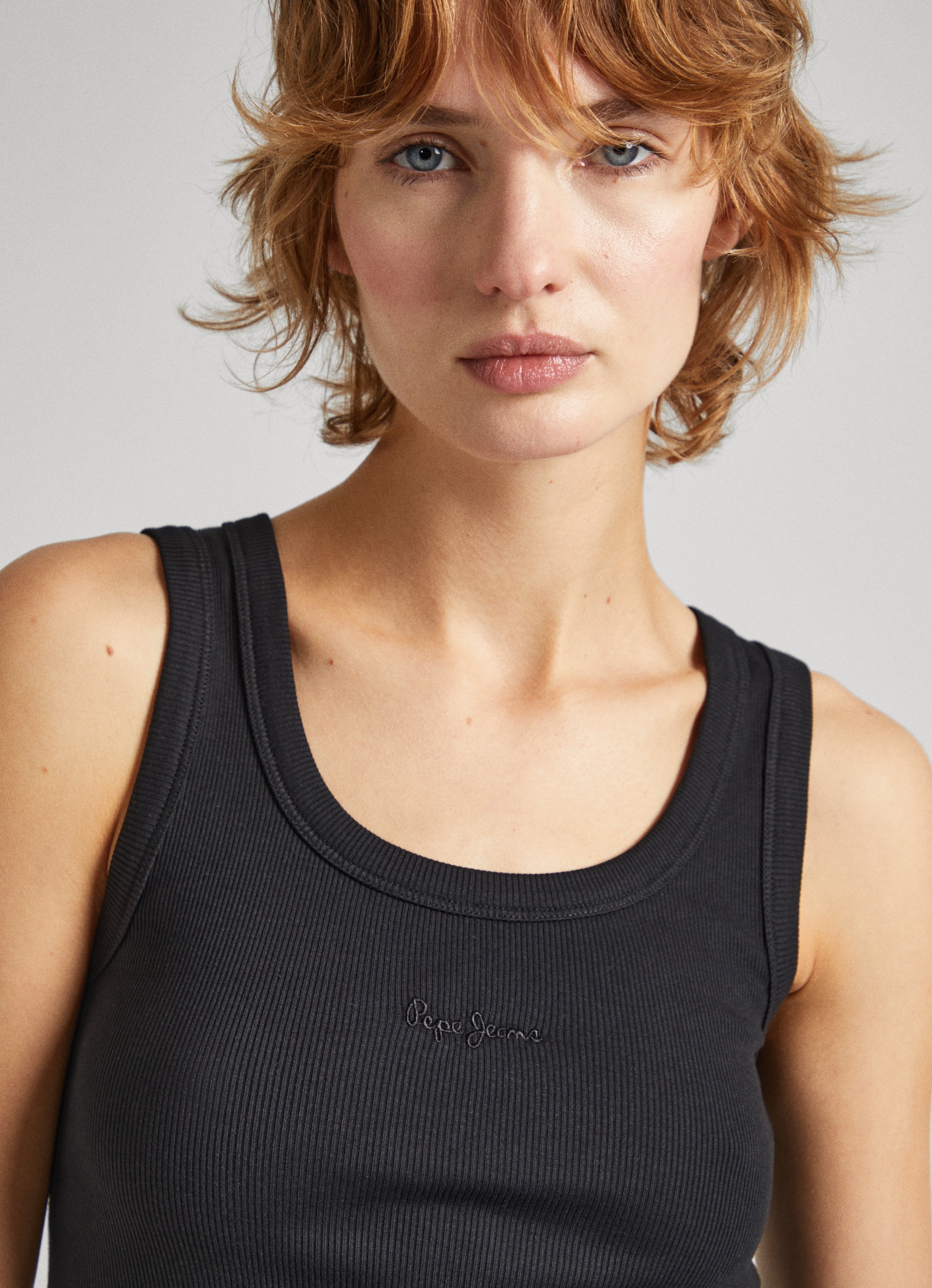 Pepe Jeans Tanktop »LANE« mit kleiner Ton-in-Ton Logostickerei