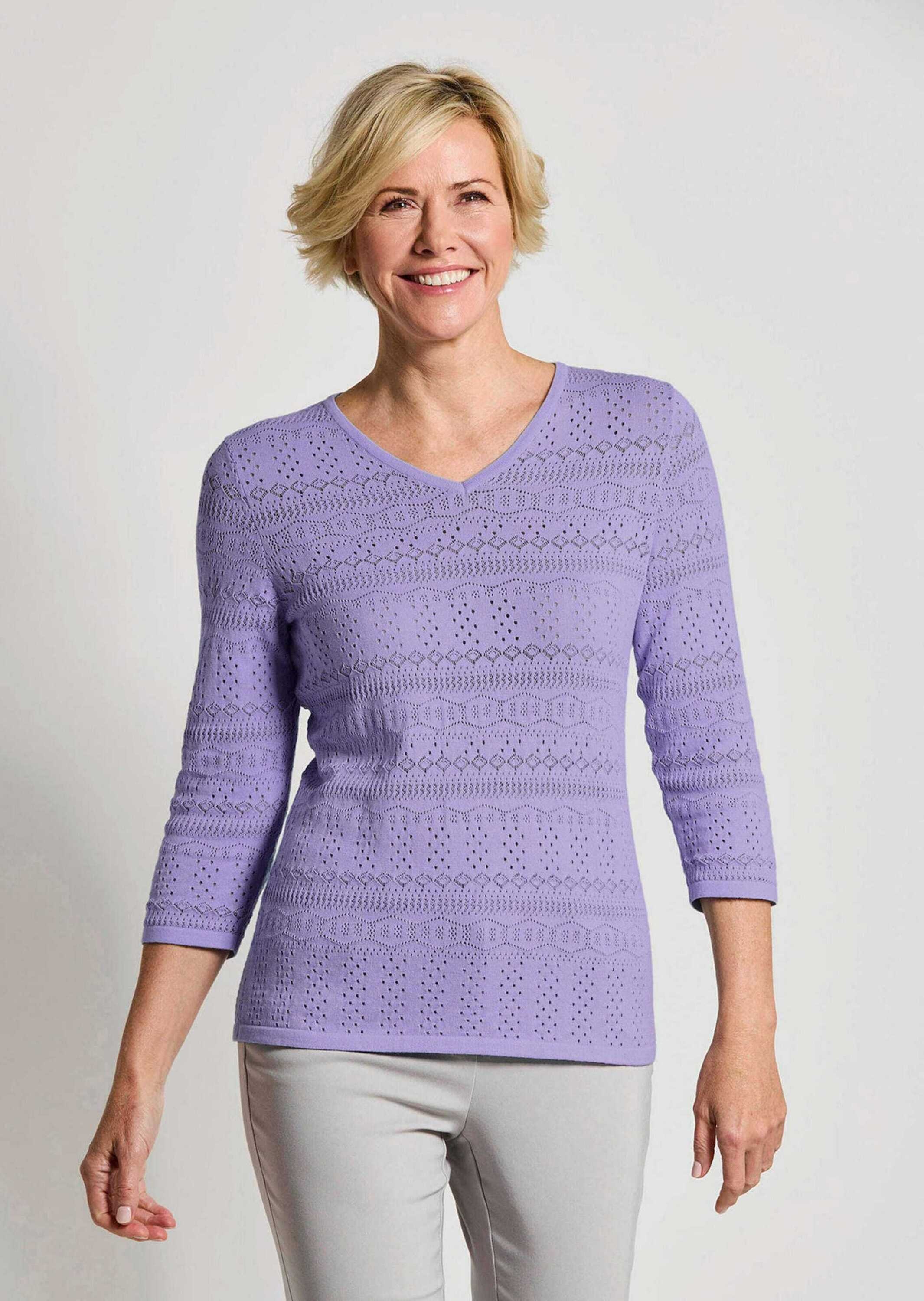 Rundhalspullover GOLDNER "Sommerpullover mit V-Ausschnitt", Damen, Gr. 54, lila (flieder), Obermaterial: 80% Baumwolle CO. 20% Polyamid PA., gerade, Pullover Rundhalspullover, angenehmer Tragekomfort 3