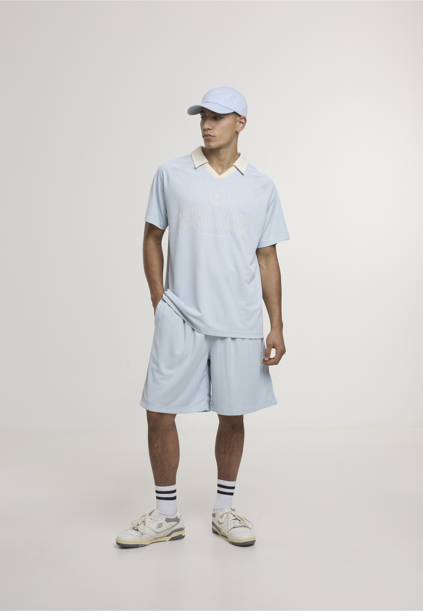 Karl Kani Sweatshorts »Karl Kani KK Insignia Shadow Pinstripe Soccer Shorts«