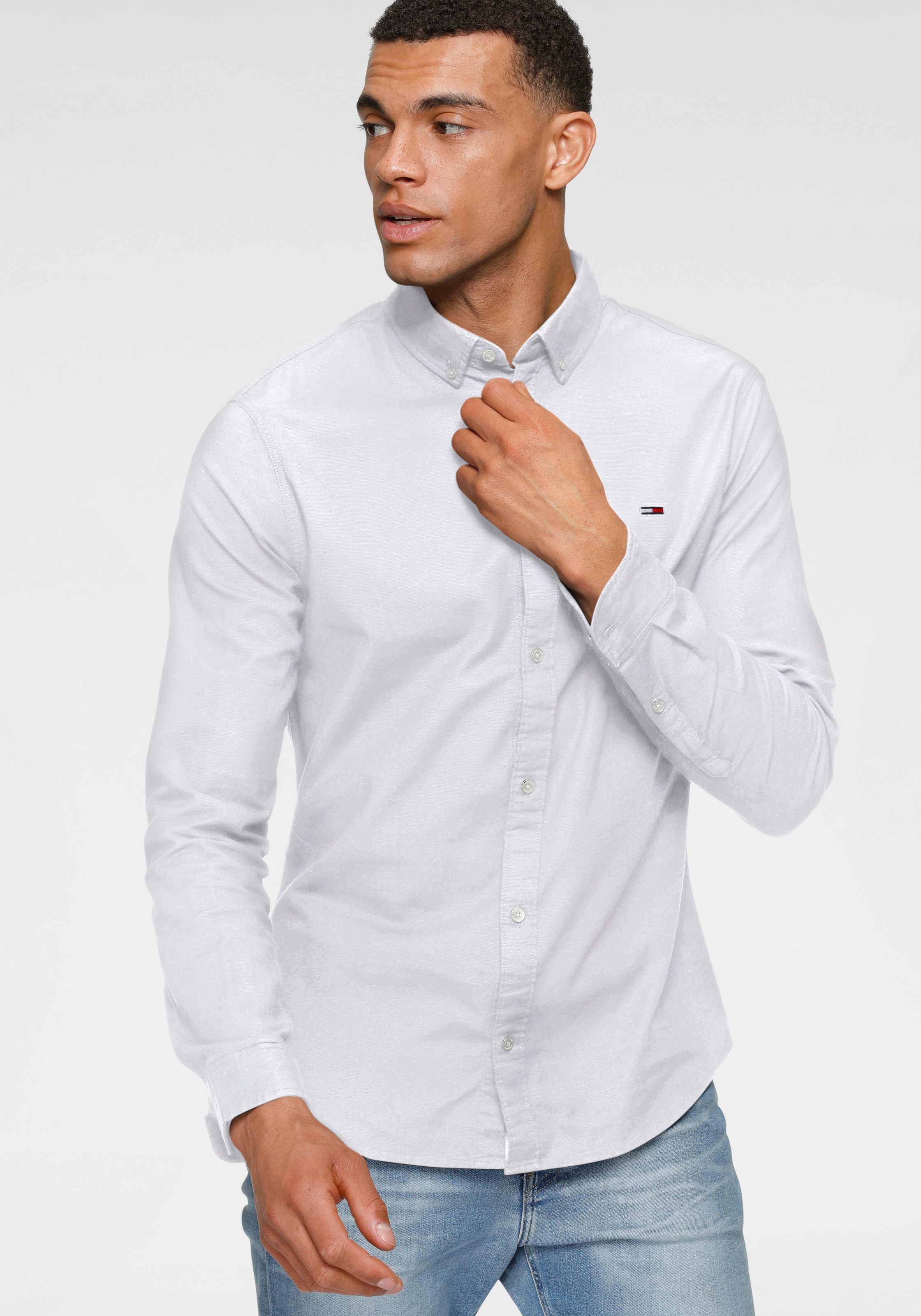 Tommy Jeans "TJM Slim Stretch Oxford Shirt" mit Flaglabel auf der Brust günstig online kaufen