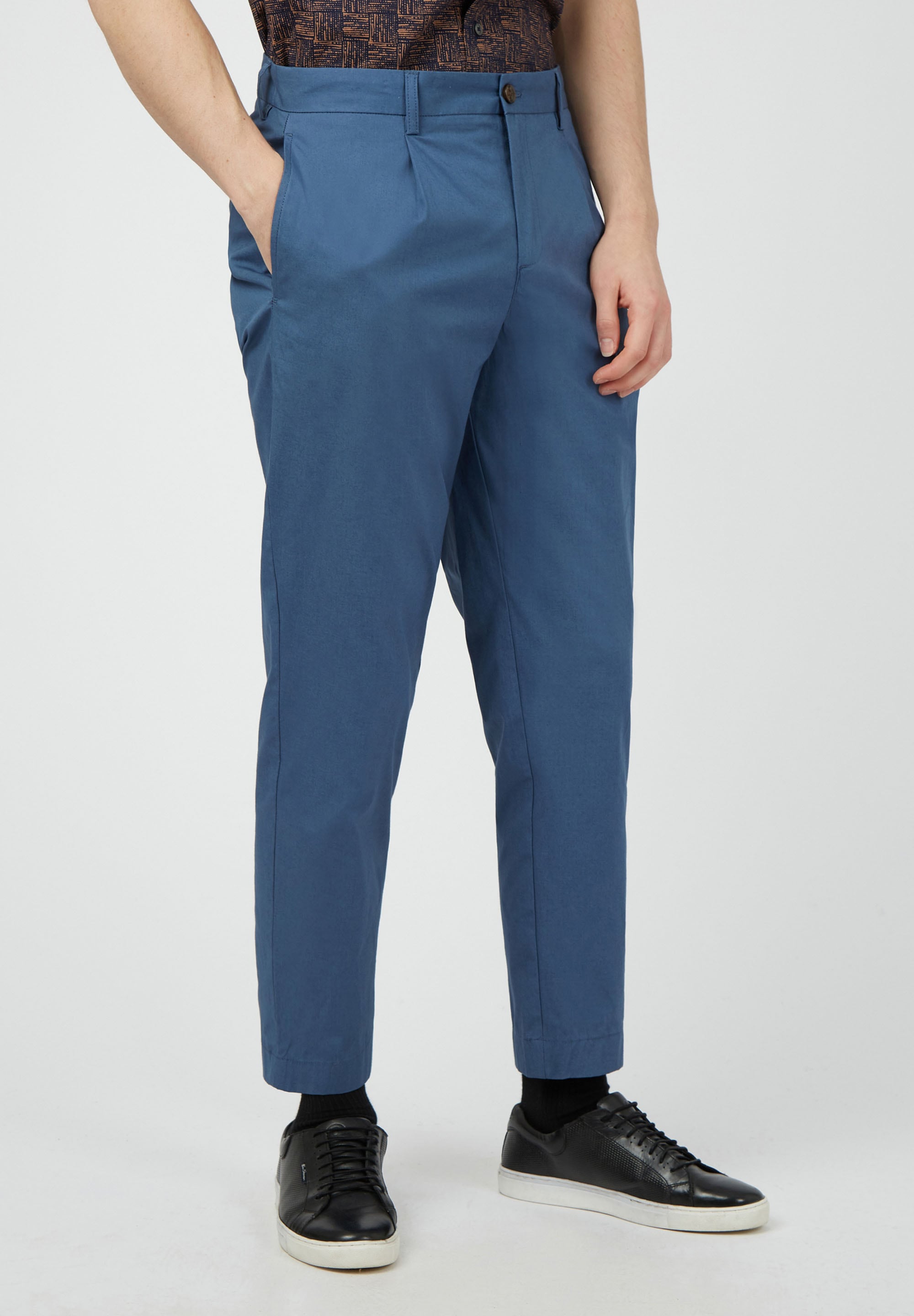 Ben Sherman Stoffhose "Lightweight Relaxed Taper Trouser", Leicht entspannt, Baumwolle