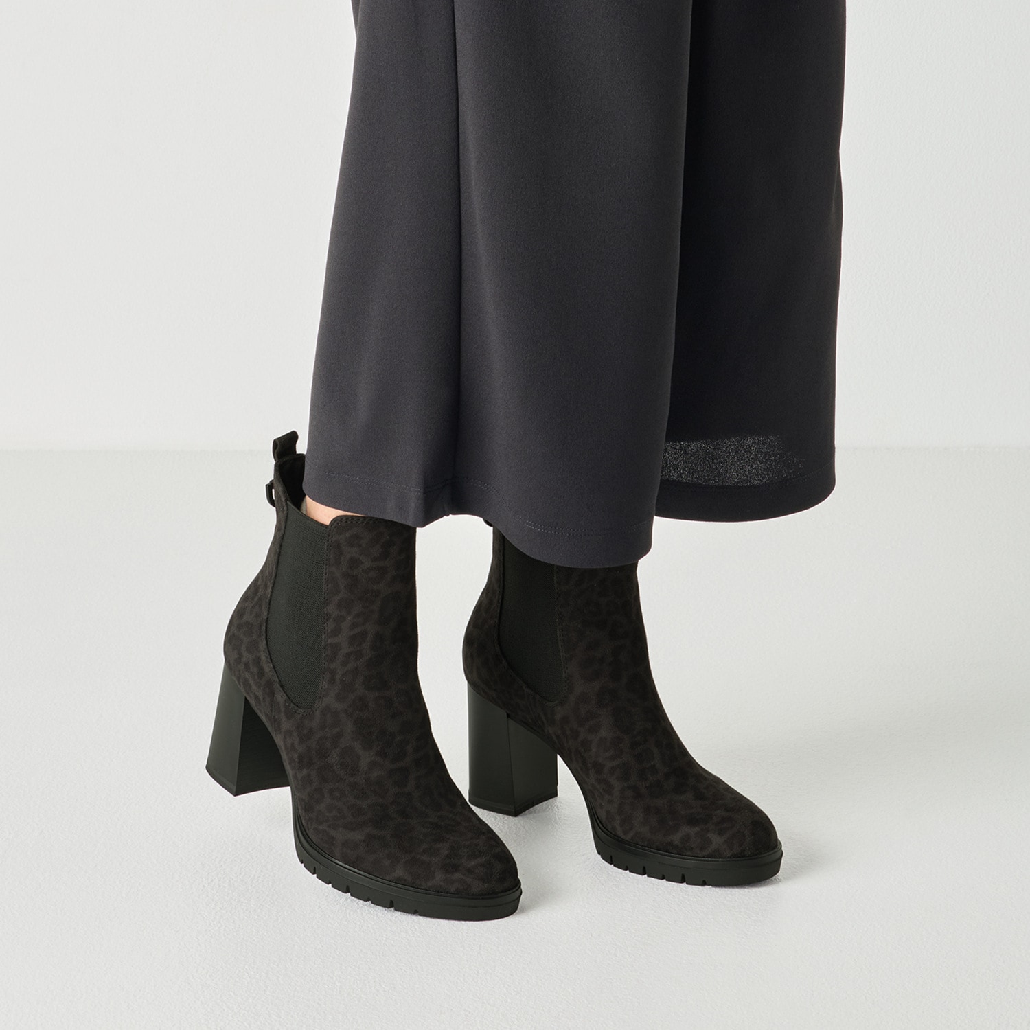Tamaris Chelseaboots  Blockabsatz, Stiefelette im angesagten Leo-Look