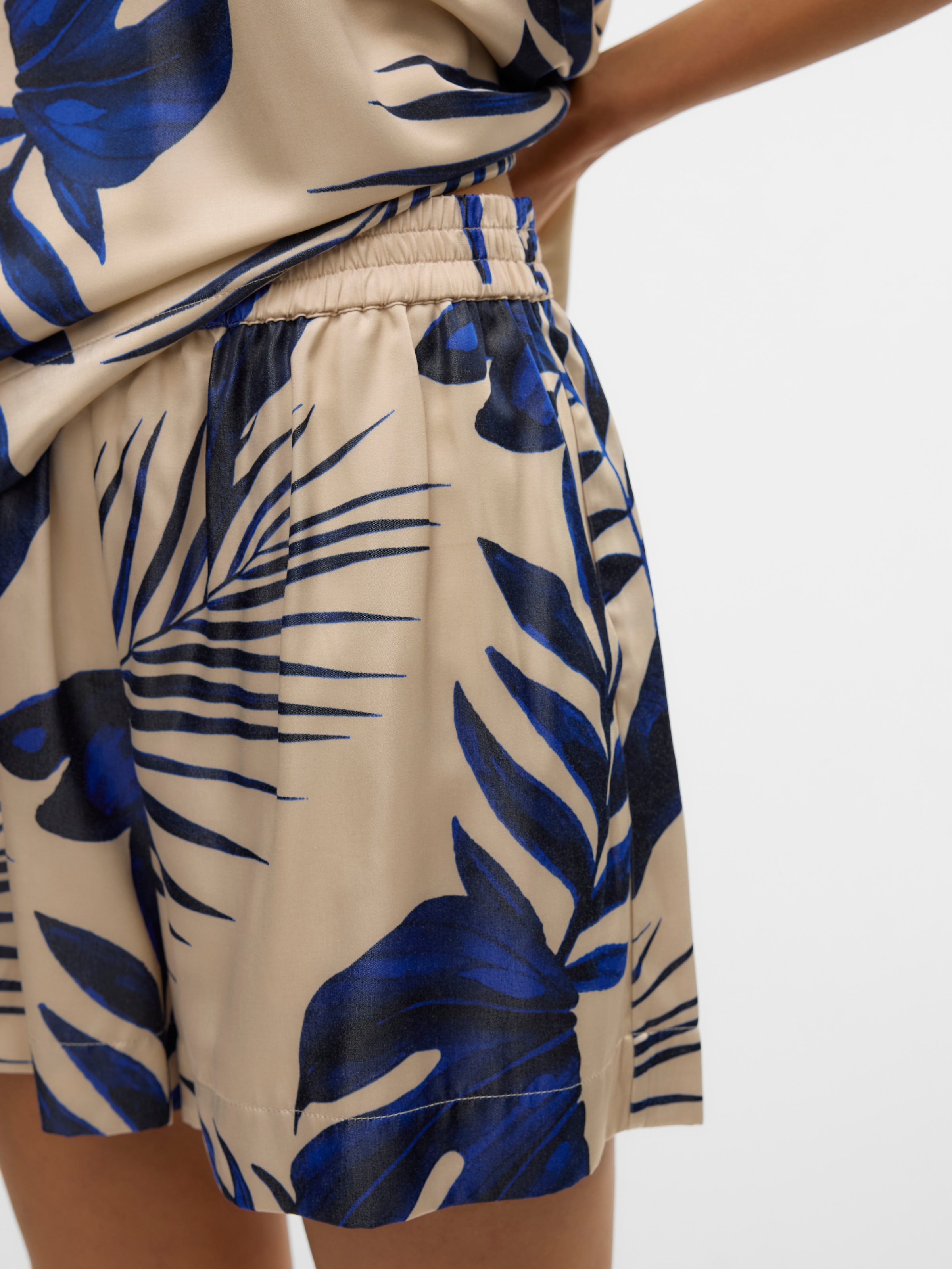 Vero Moda Shorts »VMVINA HW SHORTS WVN GA«