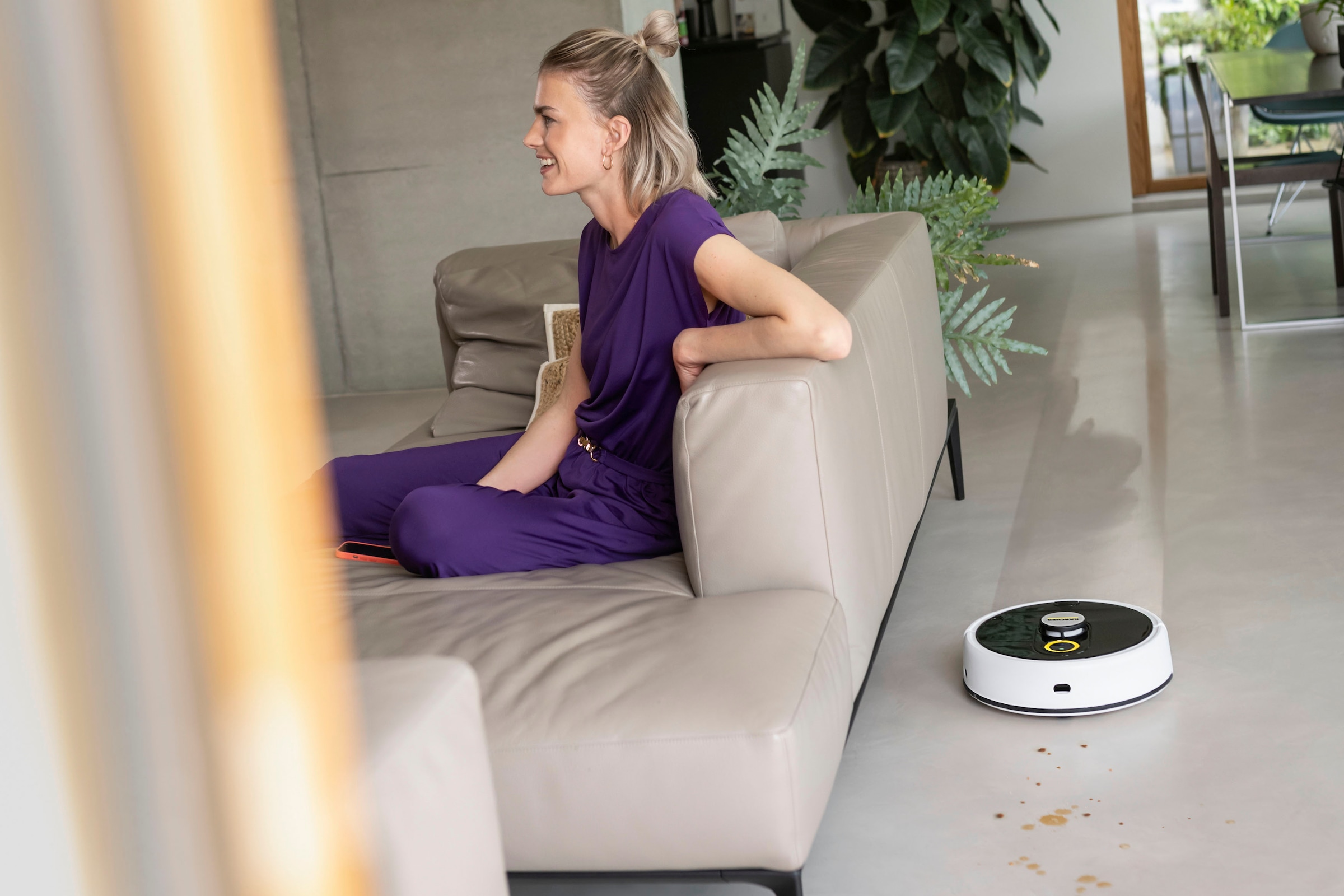 KÄRCHER Nass-Trocken-Saugroboter »Wisch- und Saugroboter RCF 3«, FC-Walzentechnologie, Timer-Funktion, Autonome Reinigung