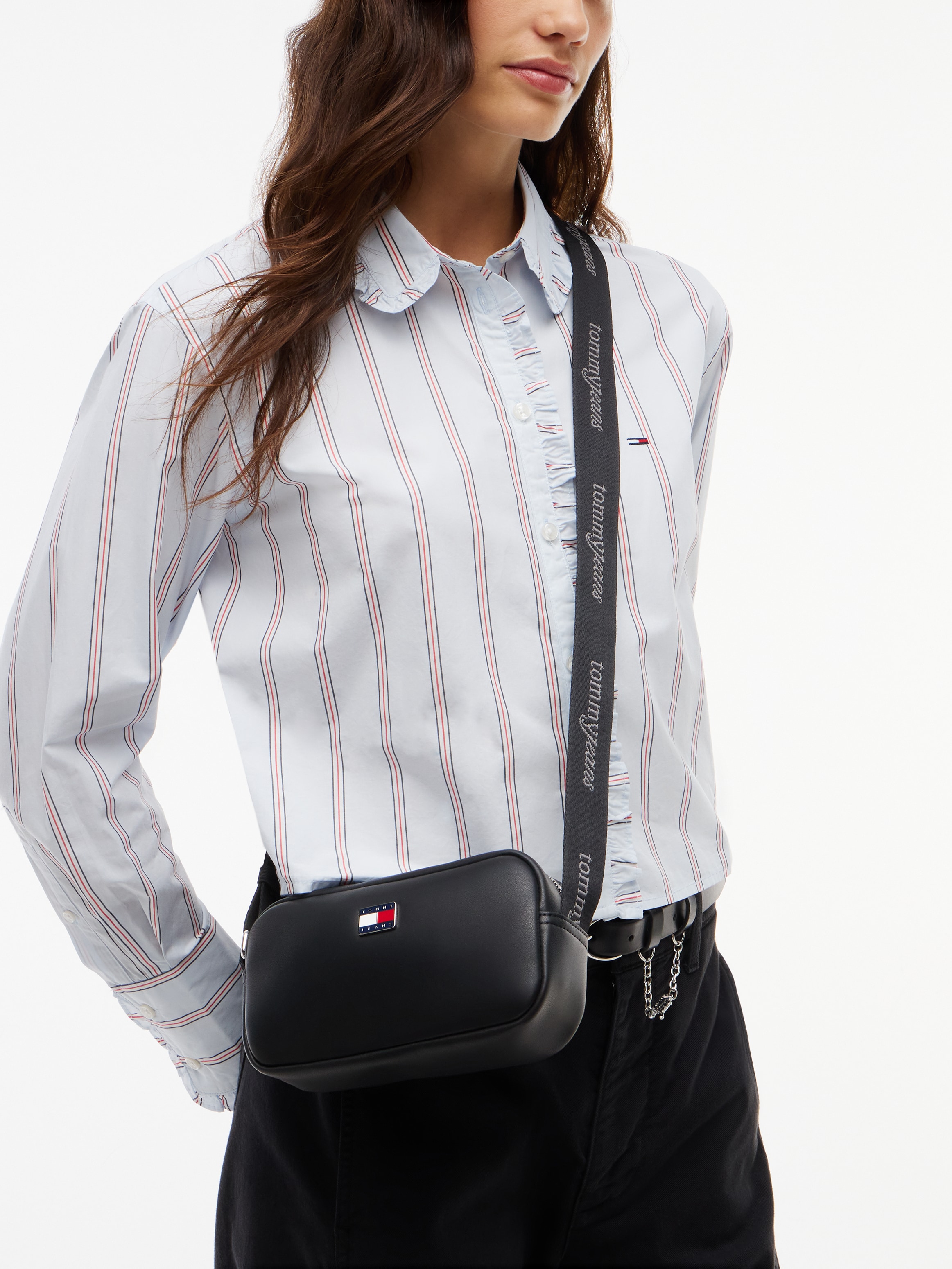 Tommy Jeans Umhängetasche »TJW DAILY ELEVATED CROSSOVER« Unisex Schultertasche mit Logo-Schmuckelement