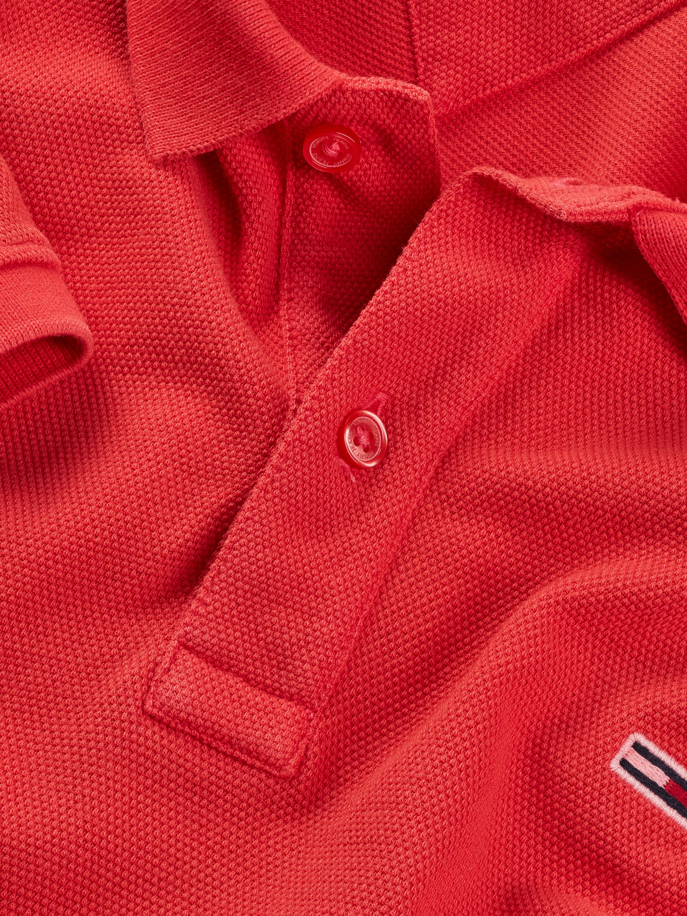 Tommy Jeans Poloshirt »TJM SLIM ESSENTIAL GD POLO SS«, mit Logostickerei
