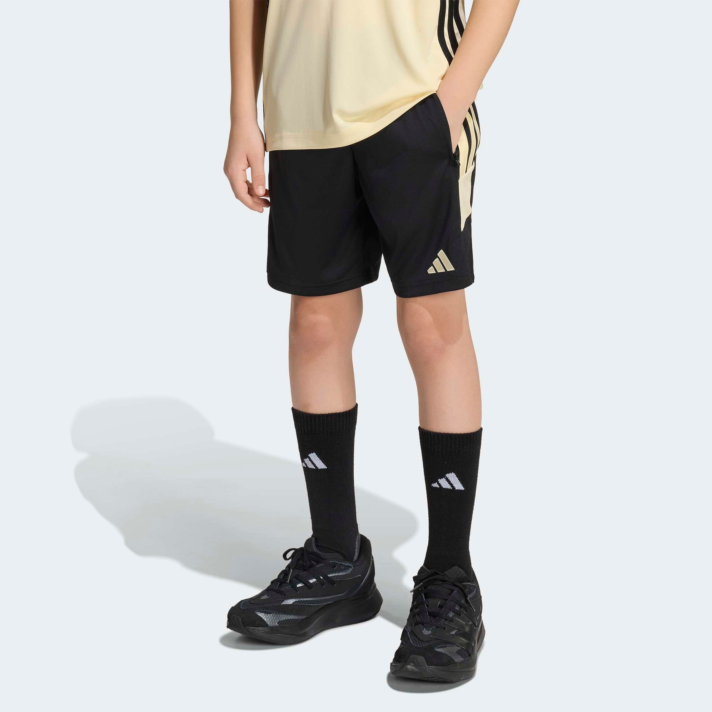 adidas Performance Trainingsshorts "TIRO 26 ESSENTIALS KIDS" für Kinder, mit CLIMACOOL Technologie, aus Interlock-Material