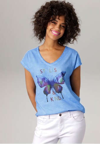 Aniston CASUAL T-Shirt, mit batikfarbigem Schmetterling und buntem Schriftzug bedruckt... kaufen