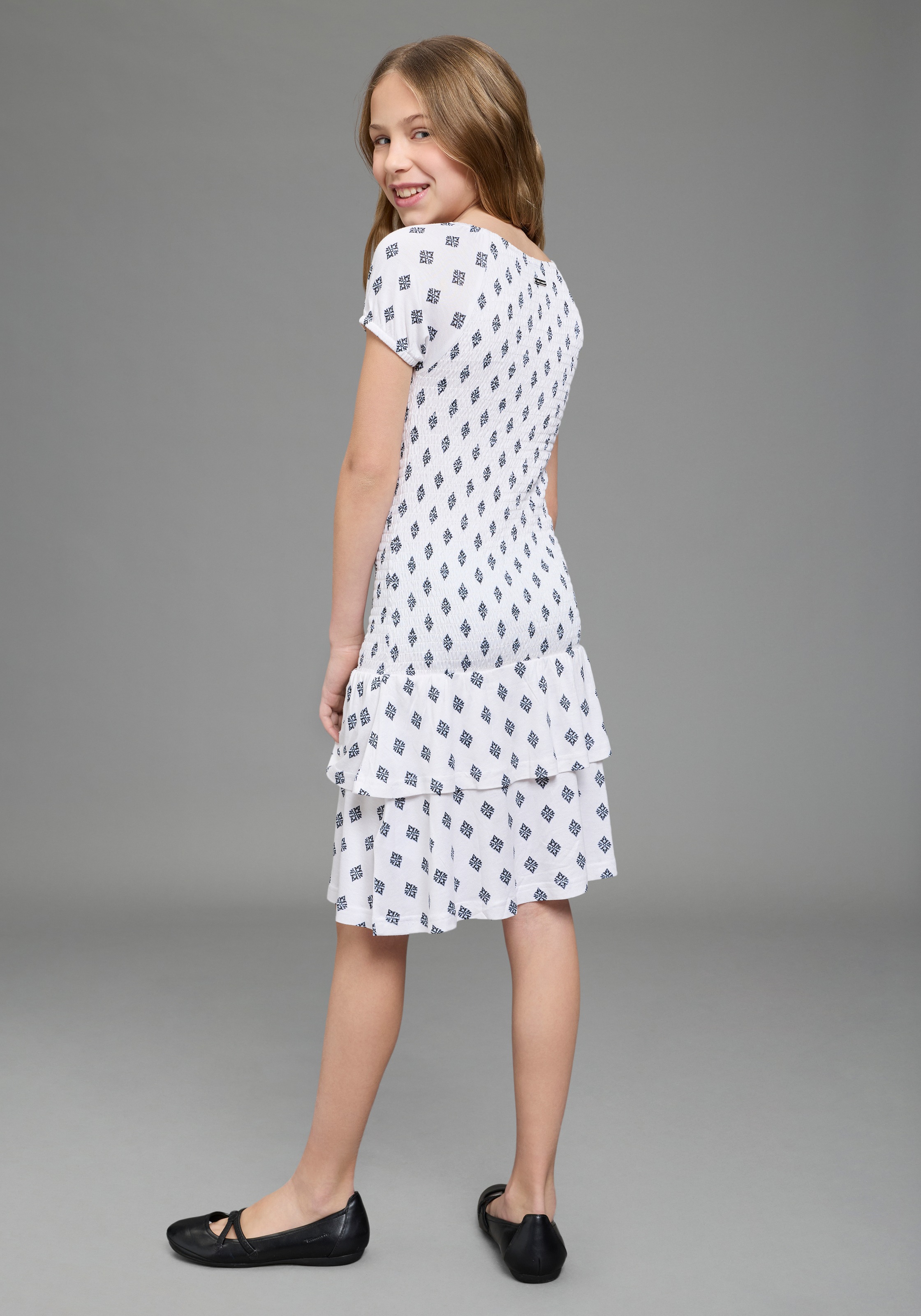 Bruno Banani Jerseykleid »Banani Smoke Kleid« für Mädchen, mit Carmenausschnitt, aus elastischem Jersey