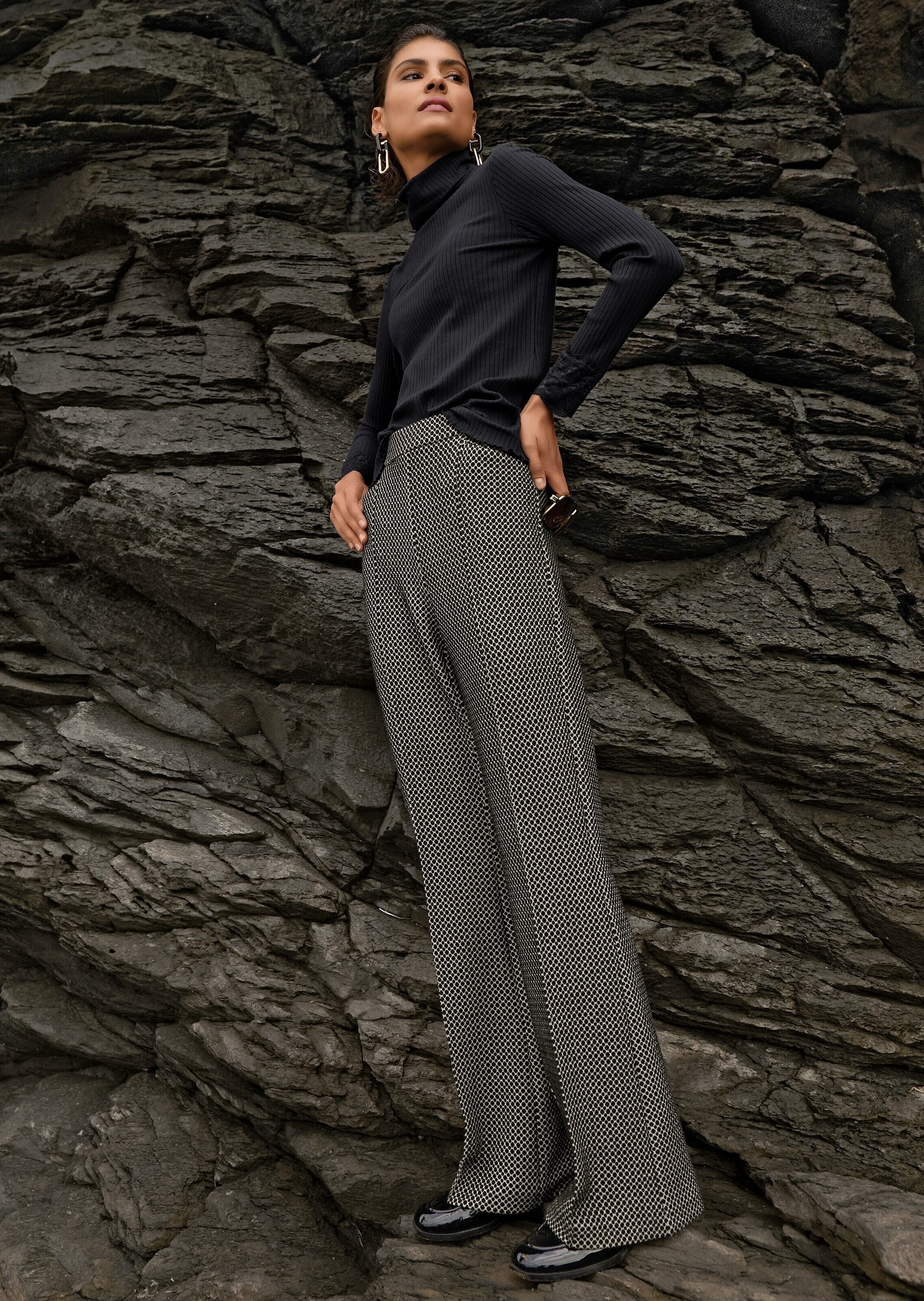 MADELEINE Langarmshirt »Rollkragenshirt Elegantes Basicshirt mit Spitze, Rollkragen«