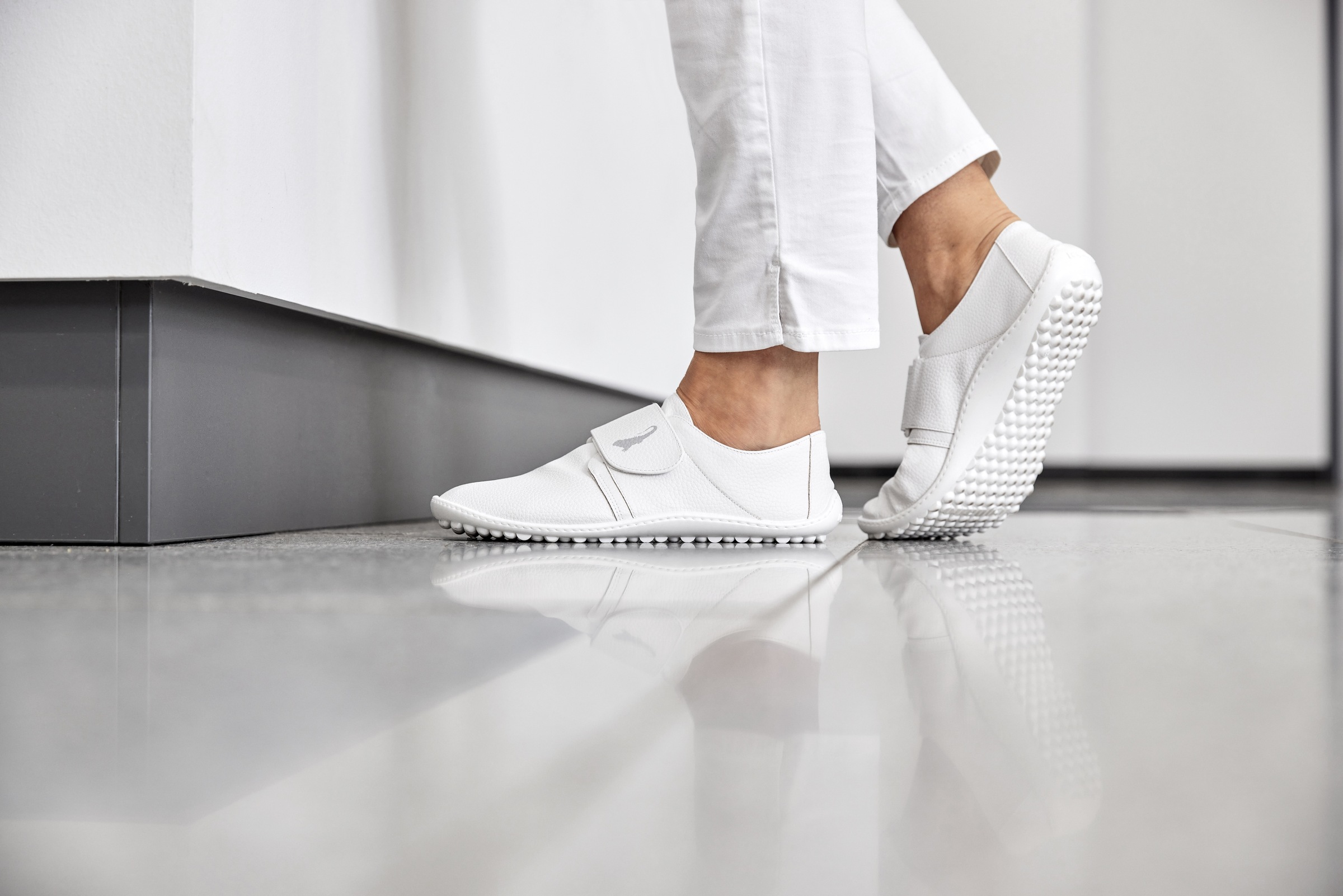 Leguano Barfußschuh »Berufsschuh CARE«, Klettschuh, Freizeitschuh, Bequemschuh mit Klettverschluss