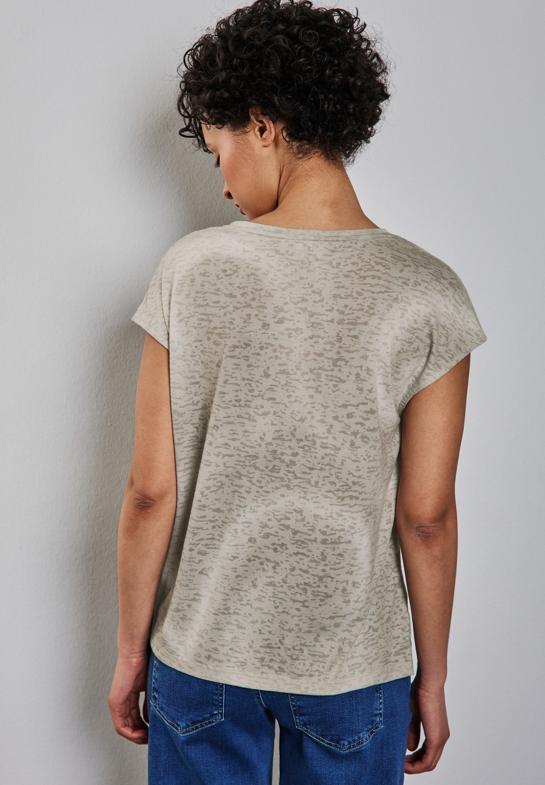 STREET ONE T-Shirt, mit Seitlichen Einschlitzen am Saum