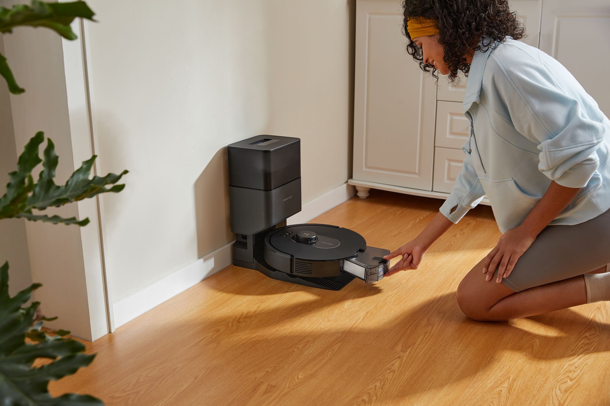 Roborock Saugroboter »Q5 Max+, 5.500 PA Saukgraft, DuoRoller Bürste, smarte Navigation«, automatische Staubentleerung, 240min max. Laufzeit