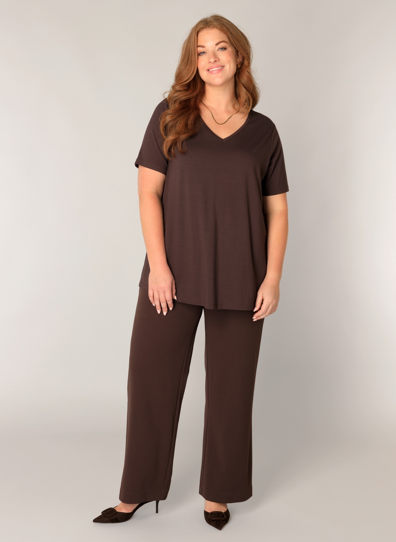 Base Level Curvy T-Shirt »Alba«, mit V-Ausschnitt