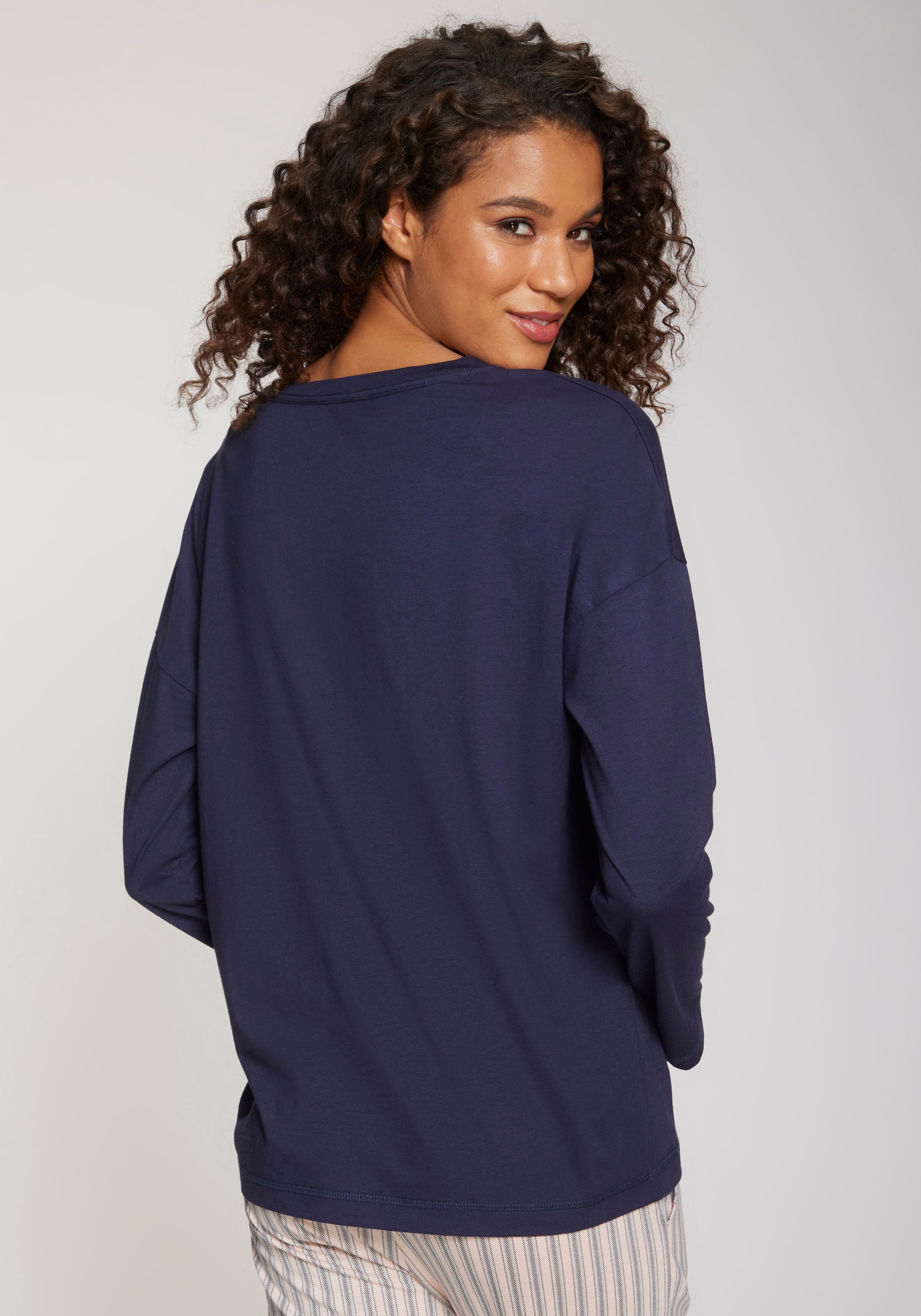 Vivance Dreams Langarmshirt, mit kleinem Brust-Print