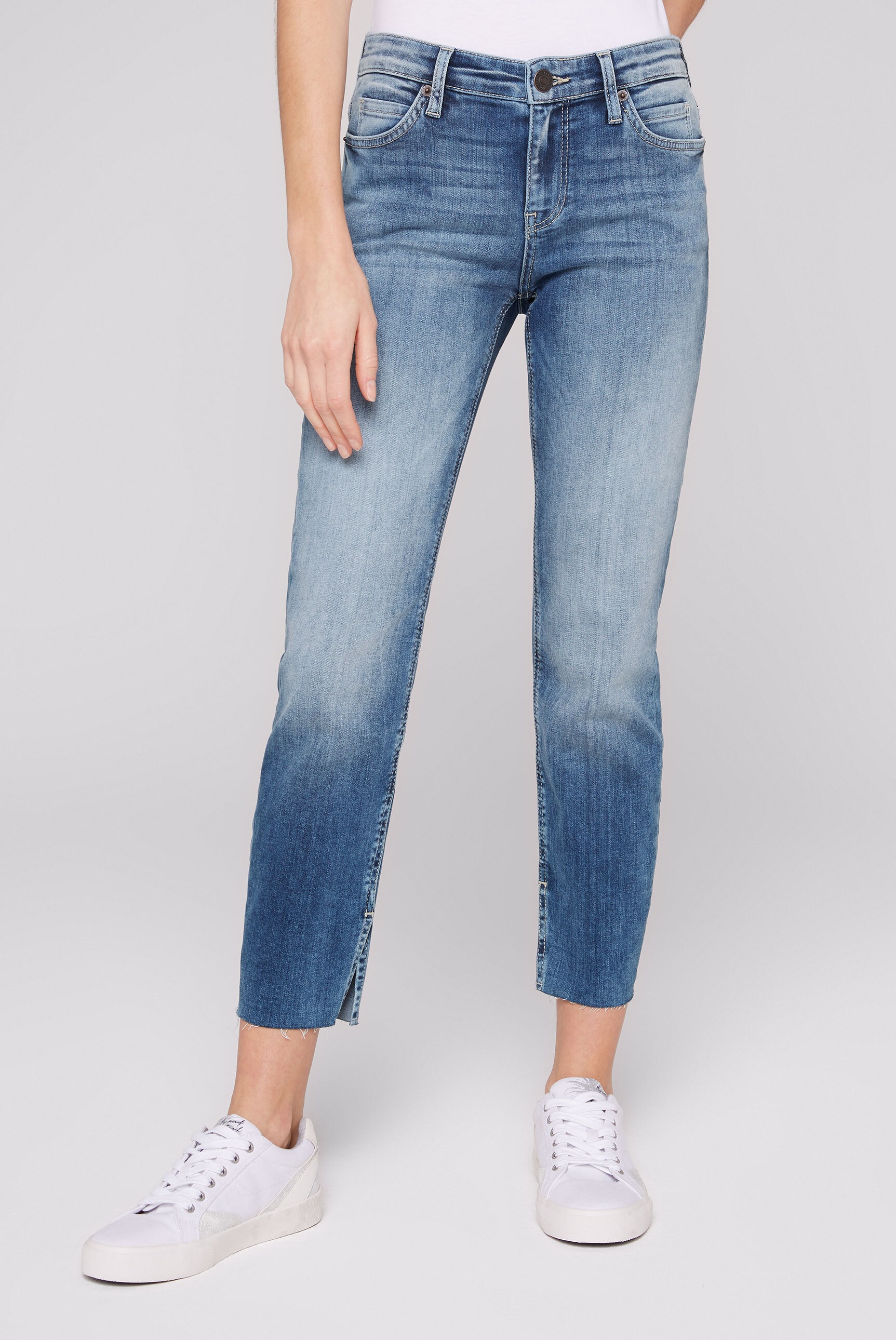 Jeans Mit Schlitz An Der Seite