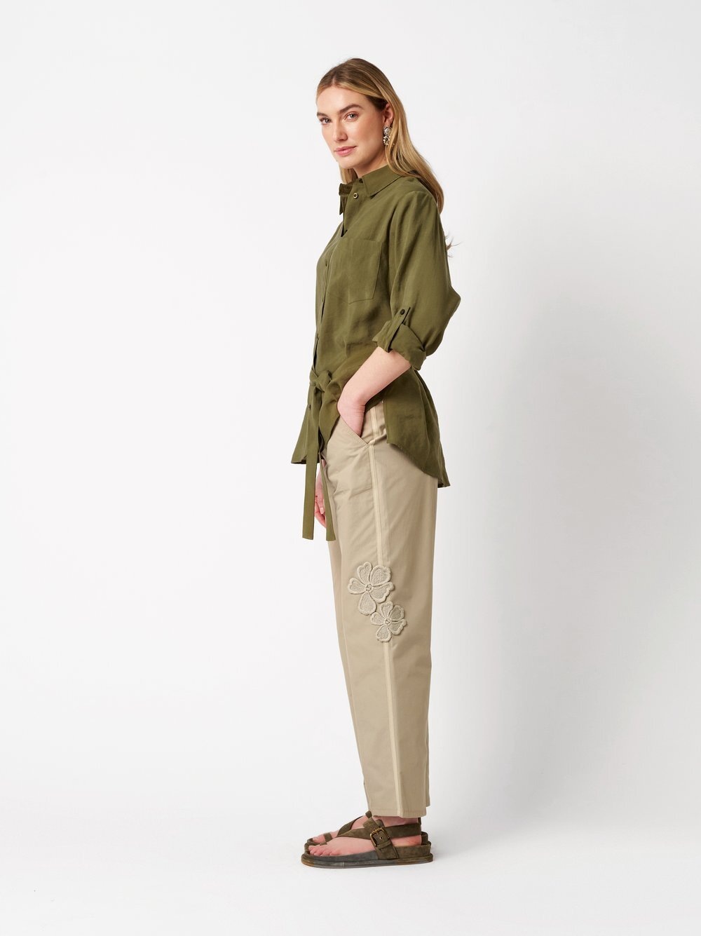 TONI Cargohose »Elli Barrel«  mit Blüten-Patches