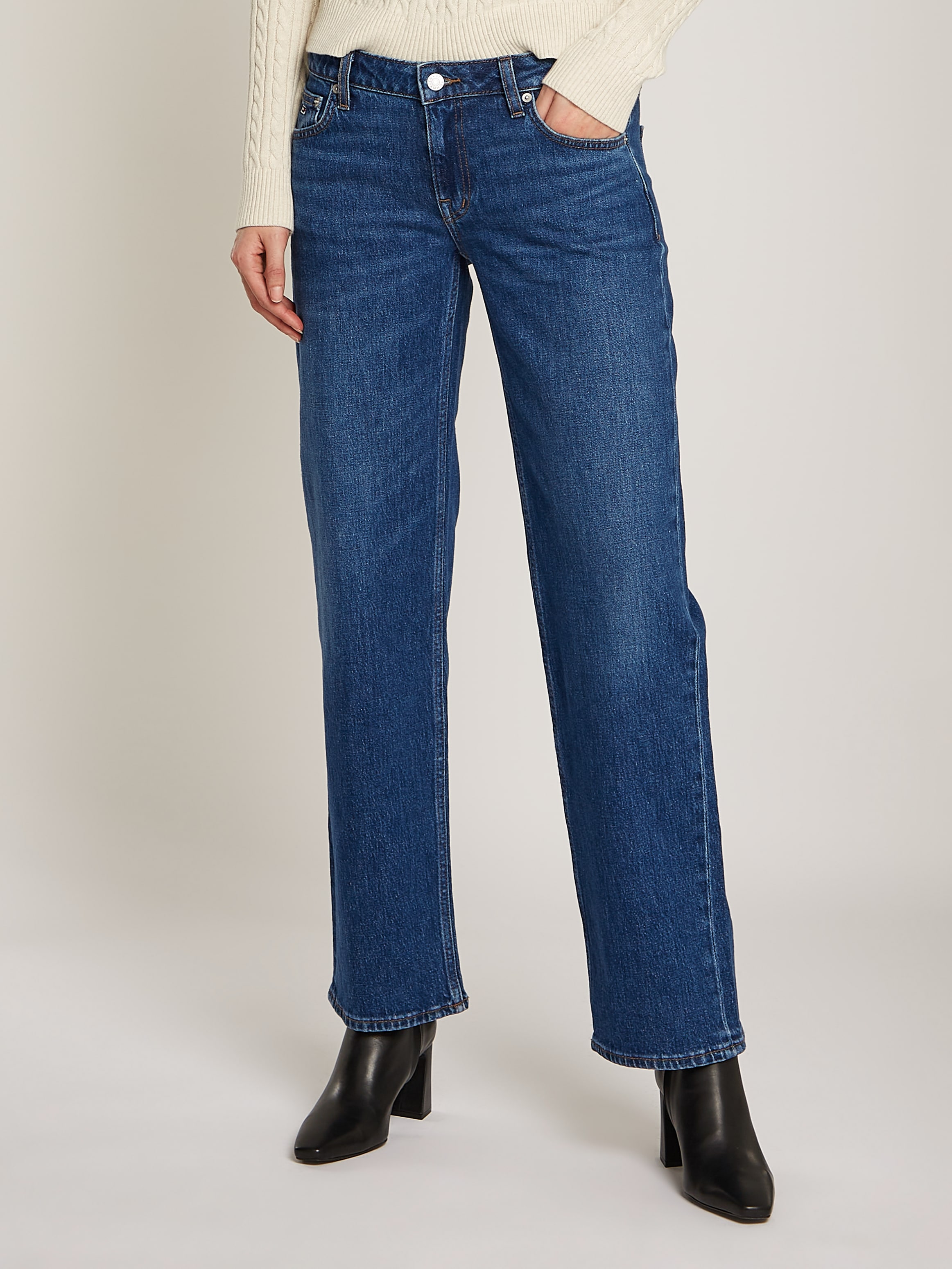 Tommy Jeans Straight-Jeans "SOPHIE LW STR CH0152", mit Nieten