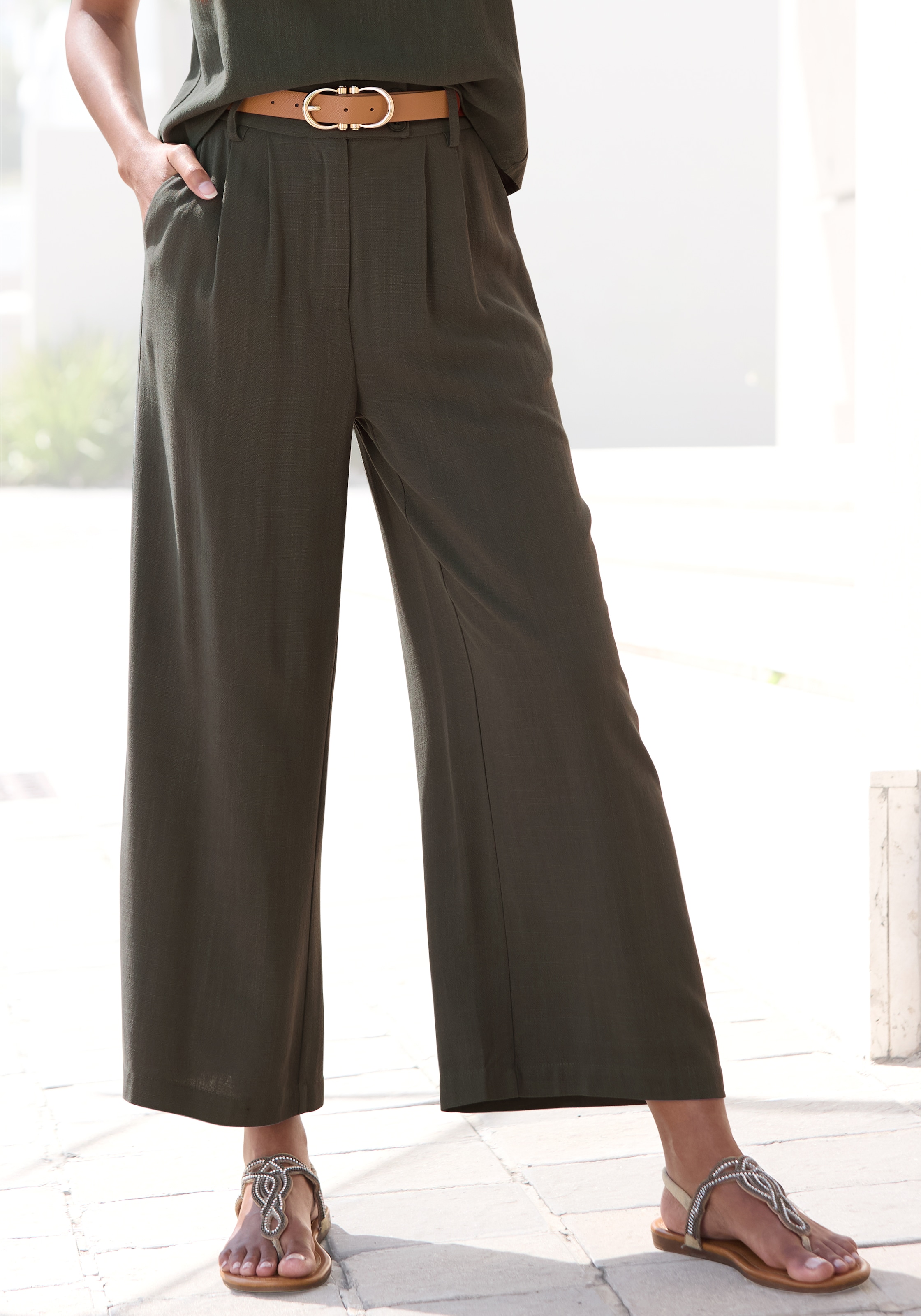 LASCANA Bundfaltenhose "aus leichtem Leinenmix mit weitem, luftigem Bein" mit Taschen und Knopfdetail, weites Bein, leichte Sommerhose