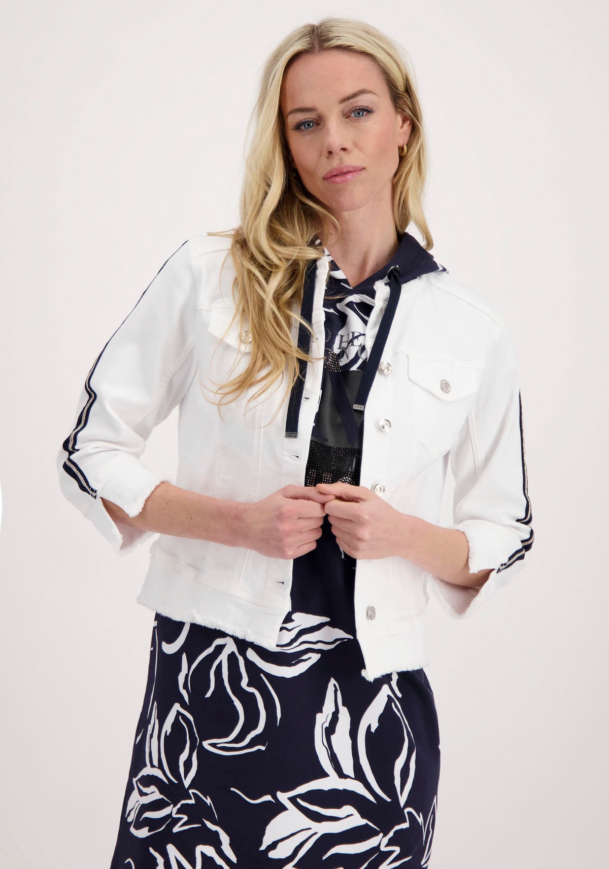 Monari Jeansjacke »Jacke Jeans mit Tape«, mit Schmuck auf den Ärmeln kaufen