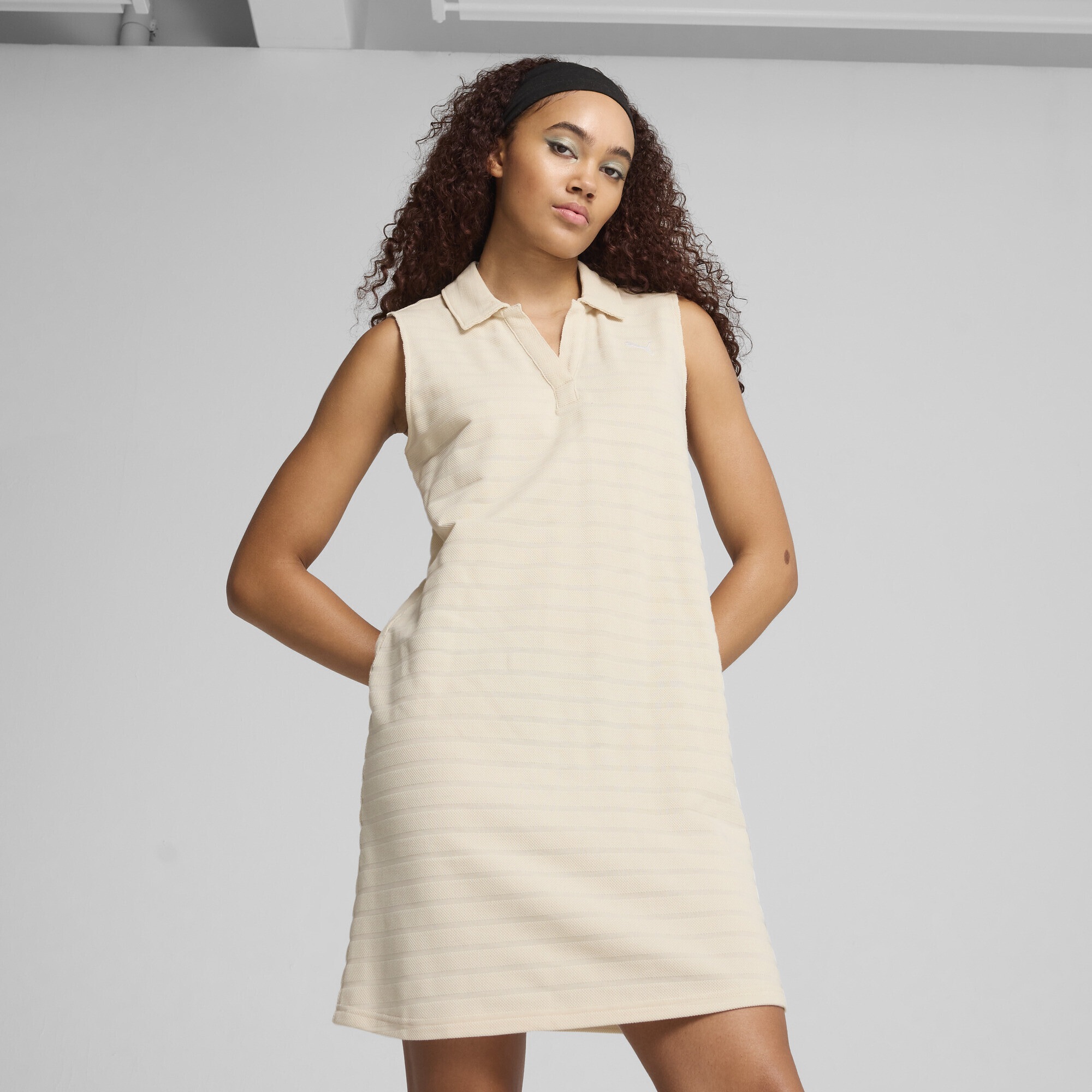 PUMA Sweatkleid »ESS ELEVATED Strukturiertes ärmelloses Relaxed Fit Kleid Damen«
