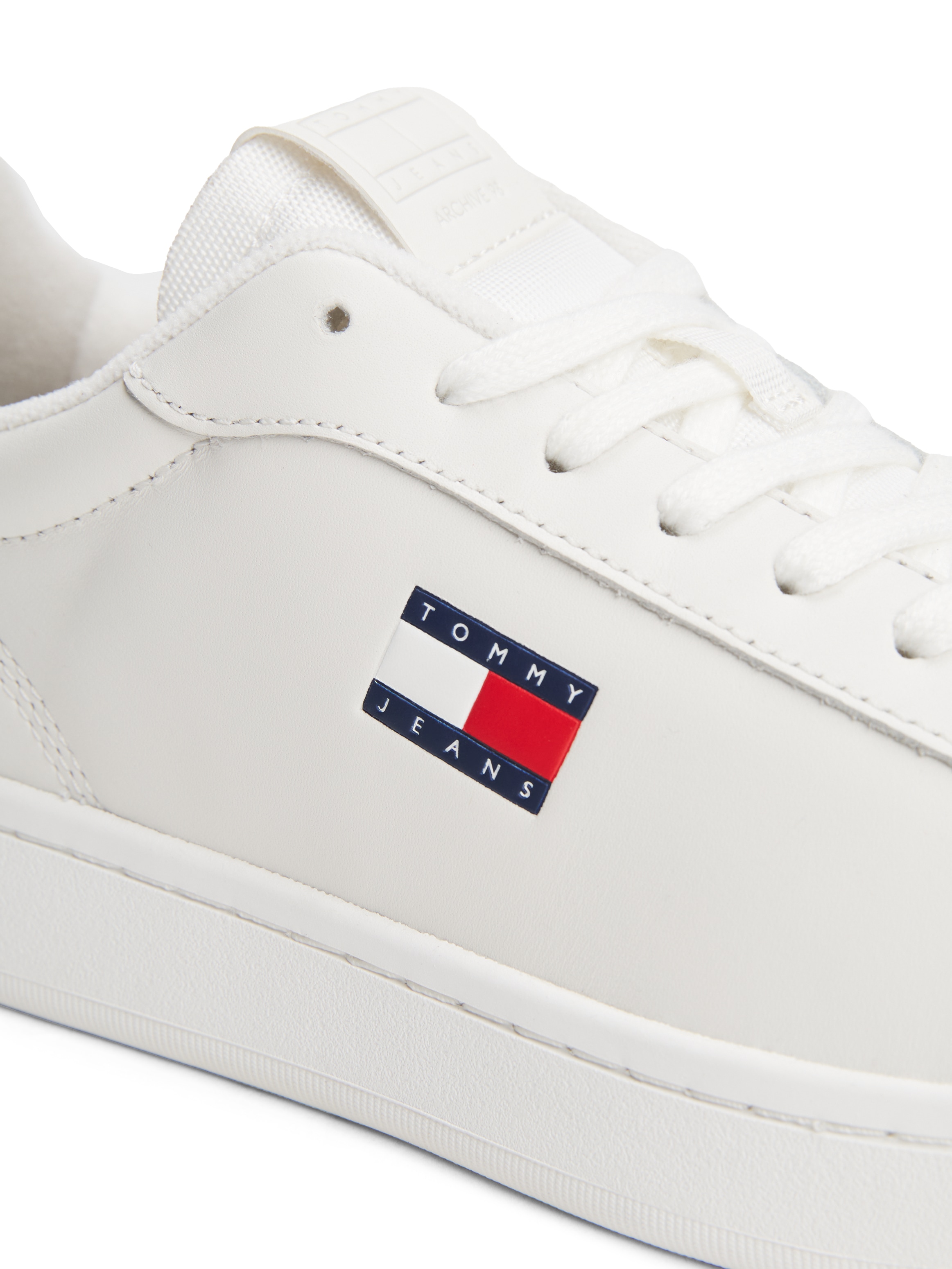 Tommy Jeans Plateausneaker »ARCHIVE' 98«, Freizeitschuh, Halbschuh, Schnürschuh, mit Logoaufnäher an der Zunge