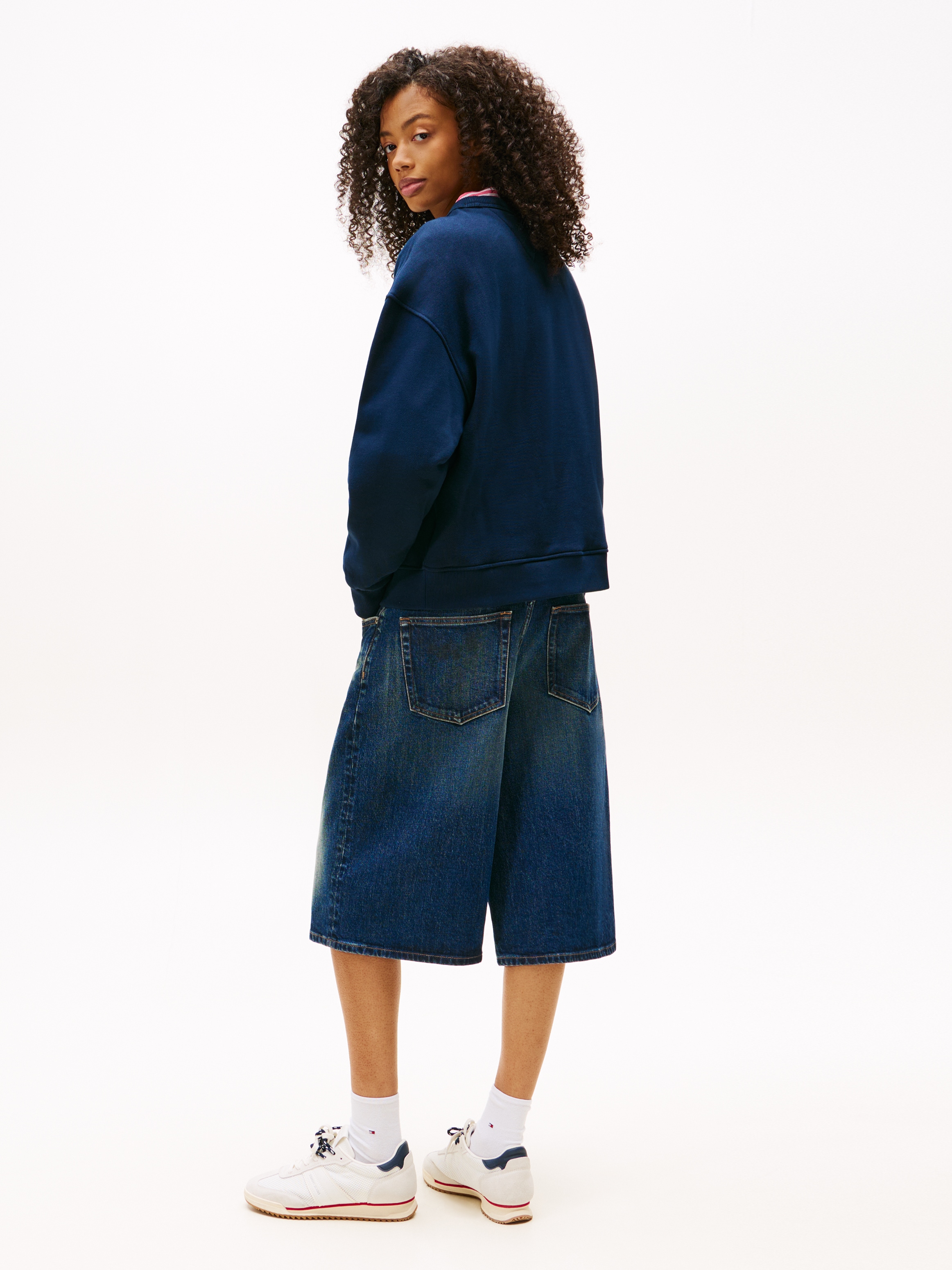 Tommy Jeans Sweatshirt »Sweatshirt TJW BXY BADGE«, mit Dropshoulder-Design und Frontlogo