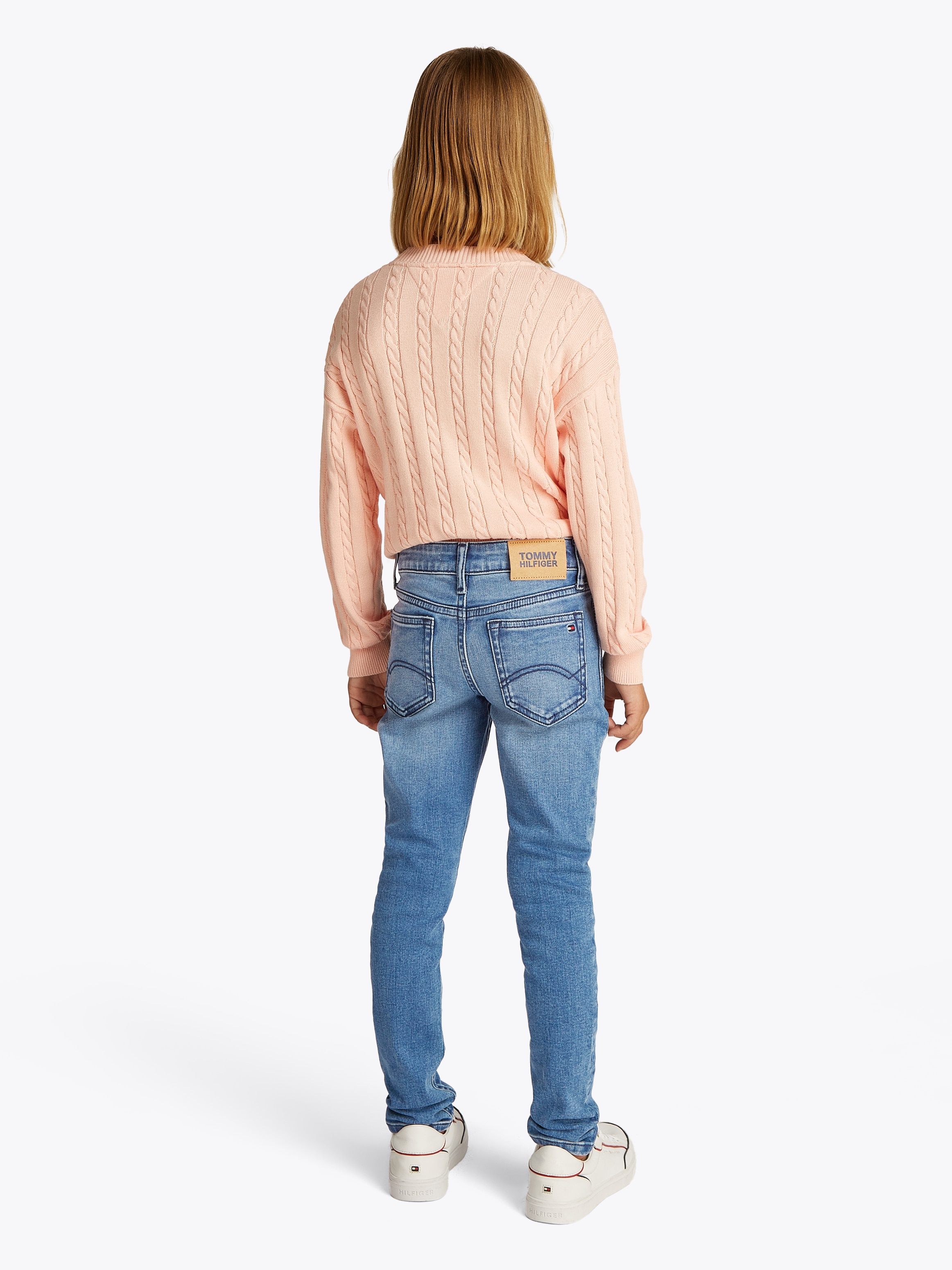 Tommy Hilfiger Skinny-fit-Jeans »NORA SKINNY DKBLUE JEANS«, in blauer Waschung, mit Logo-Badge
