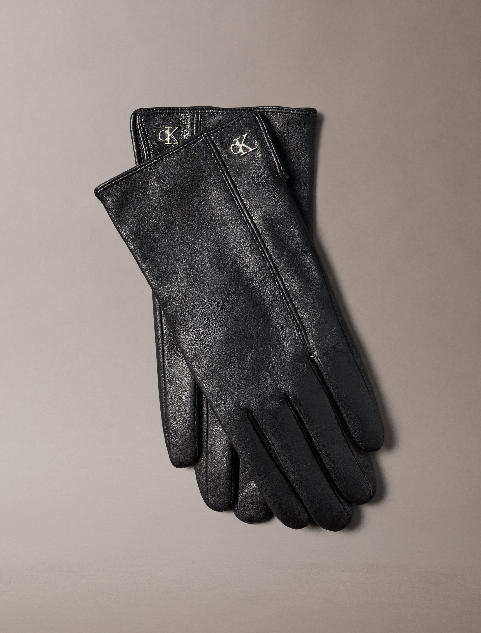 Calvin Klein Lederhandschuhe "METAL CK LEATHER GLOVES", aus Schaf-Nappalede günstig online kaufen