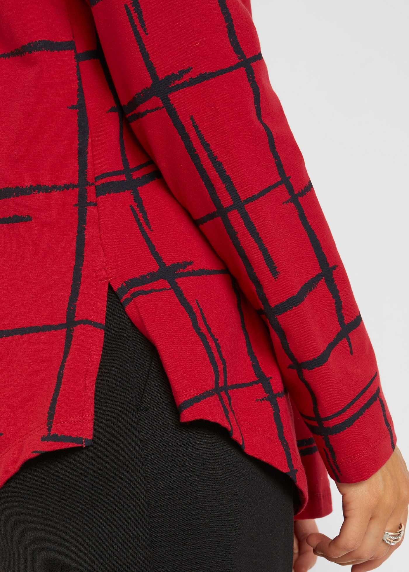 bonprix Blusenshirt figurumspielende Passform, Longshirt-Design, mit gerundetem Saum