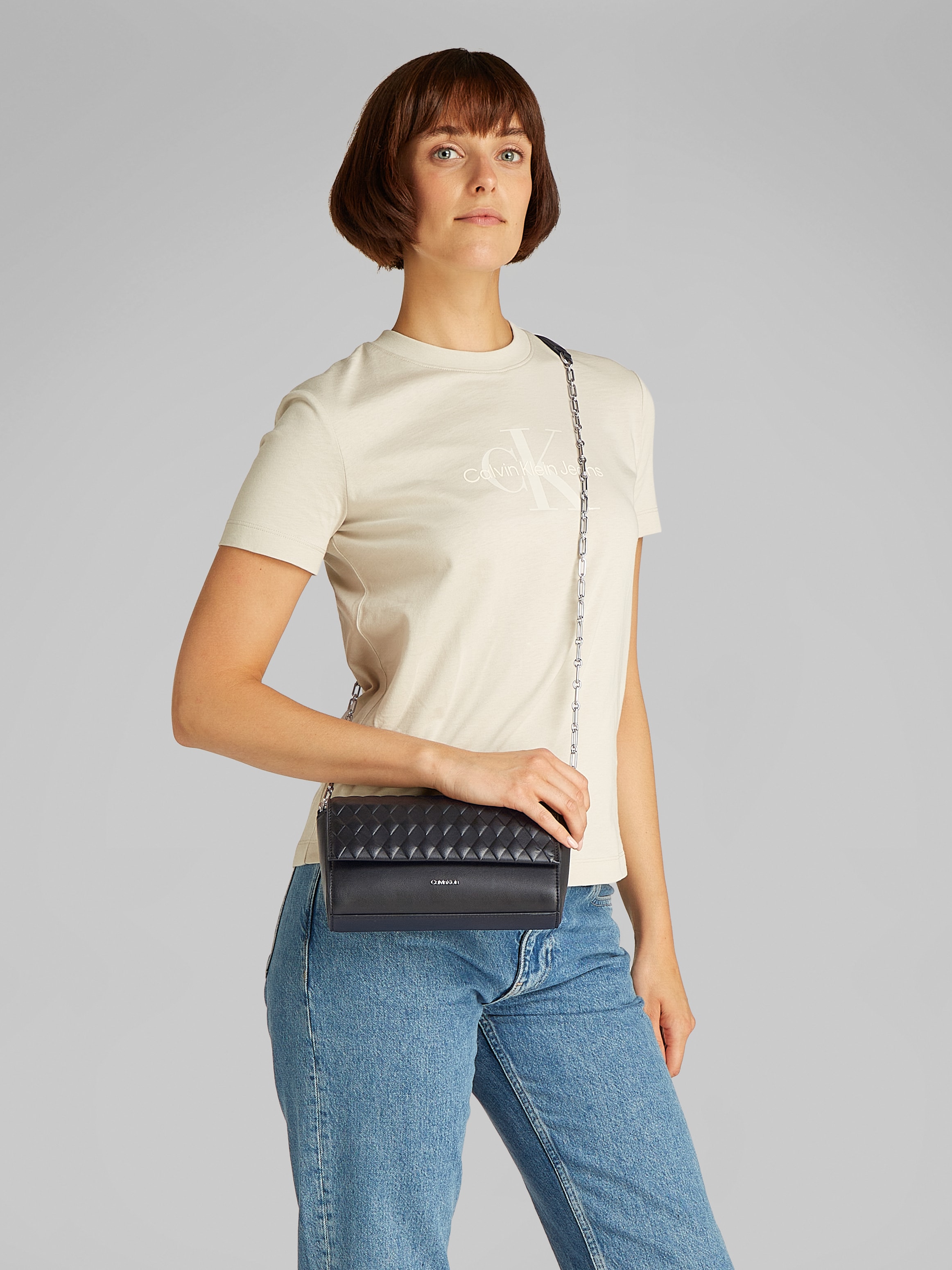 Calvin Klein Schultertasche »MINI QUILT CHAIN MINI CROSSBODY«, Abendtasche, Clutch, Damen-Umhängetasche mit Ketten-Schulterriemchen