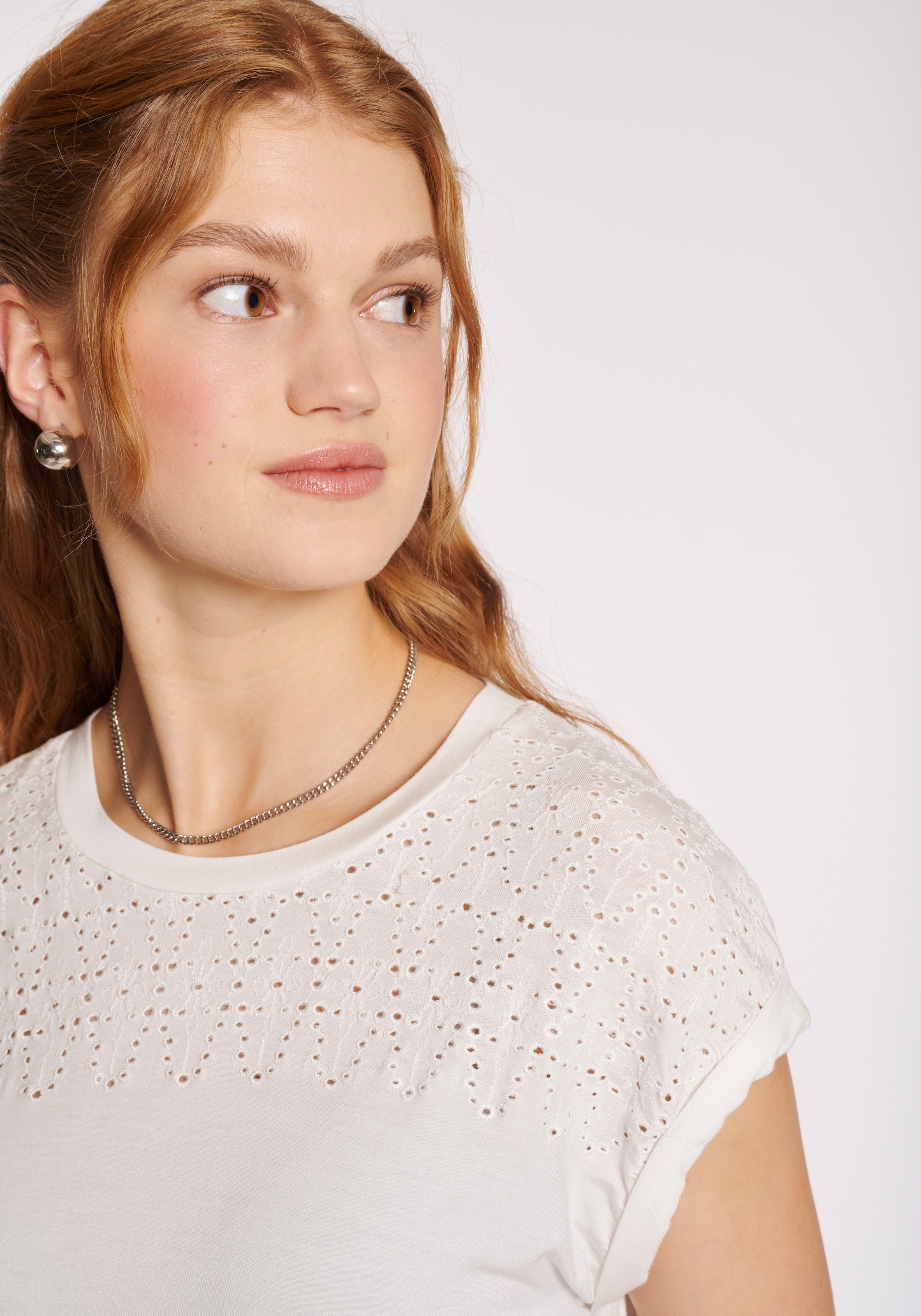 HaILY’S Kurzarmshirt »SS V TP Li44lly«, mit Lochstickerei