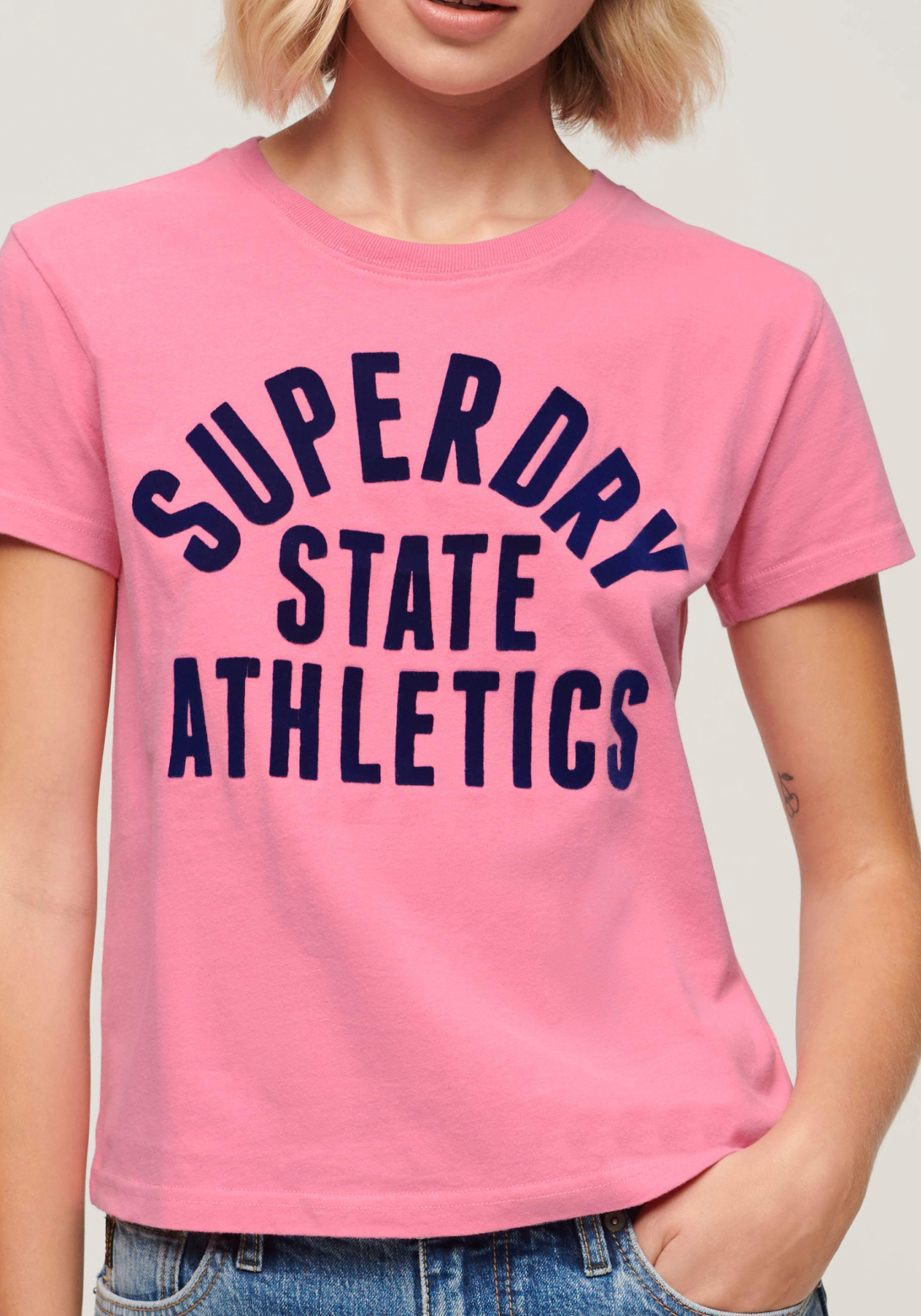 Superdry Print-Shirt stylisches T-Shirt VARSITY FLOCKED FITTED TEE mit bedr günstig online kaufen