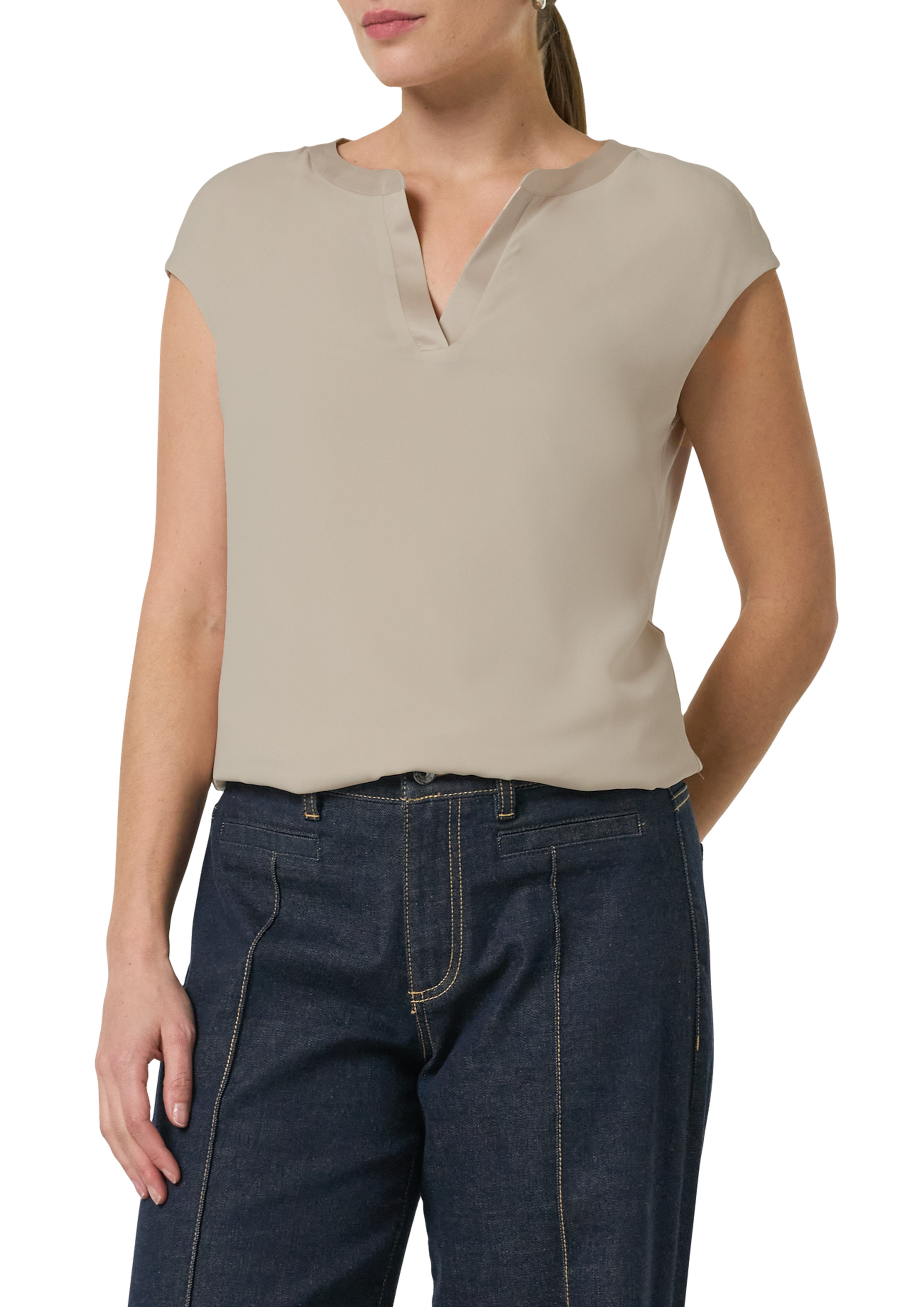 Comma Blusenshirt mit geschlitztem Rundhals, Satin-Optik
