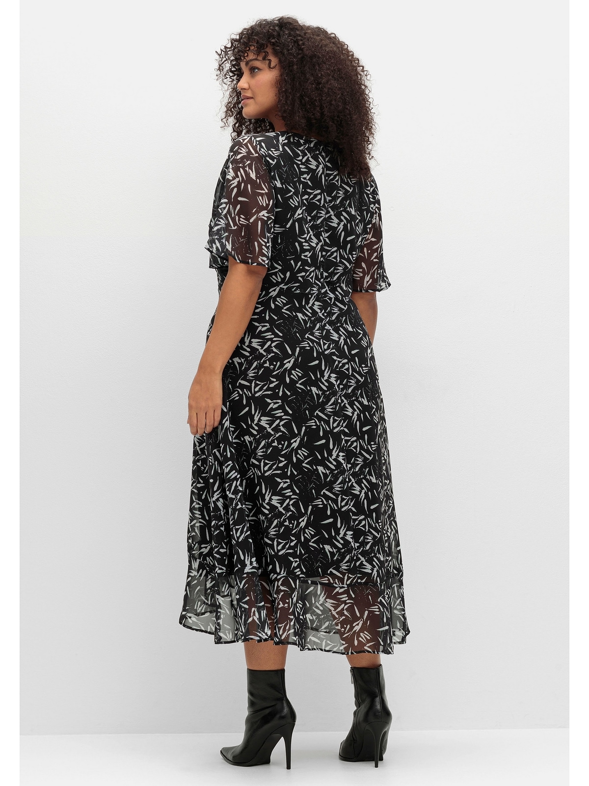 Sheego Chiffonkleid »Große Größen«, mit Blumendruck und Volant am Saum