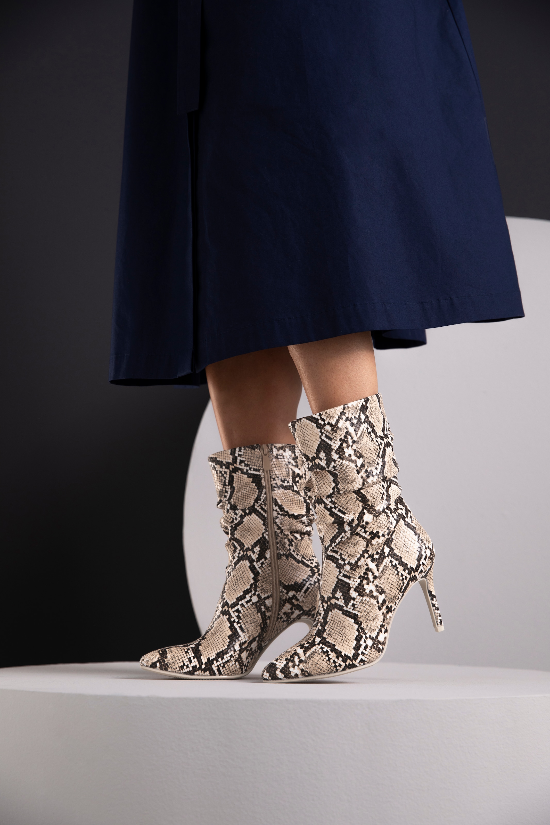 Aniston SHOES Stiefelette, mit Raffungen am slouchy Schaft - NEUE KOLLEKTION