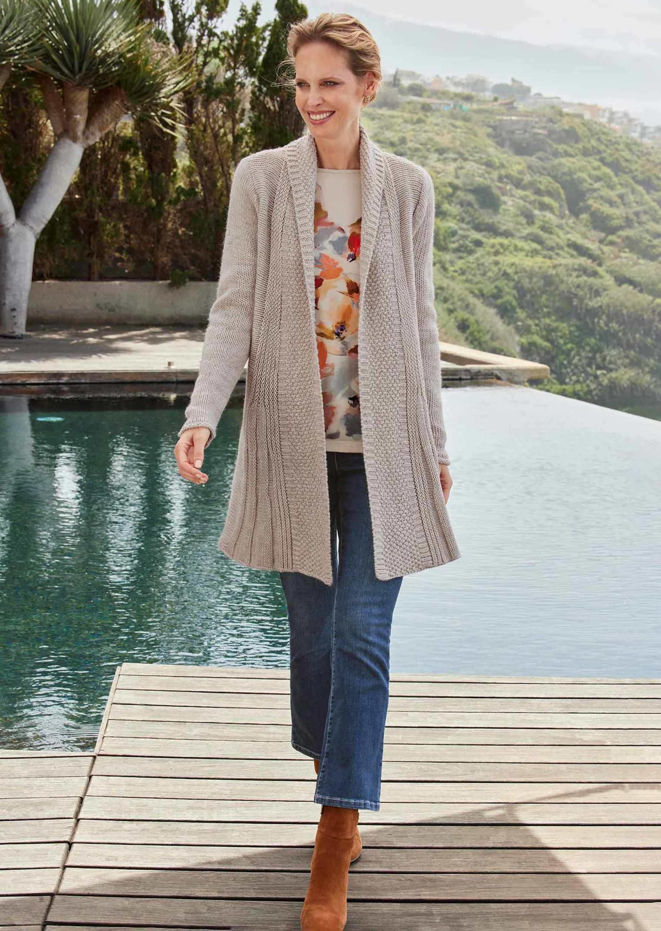 Thumbnail - GOLDNER Strickjacke "Kurzgröße Supersofte ausgestellte Strickjacke" Ohne