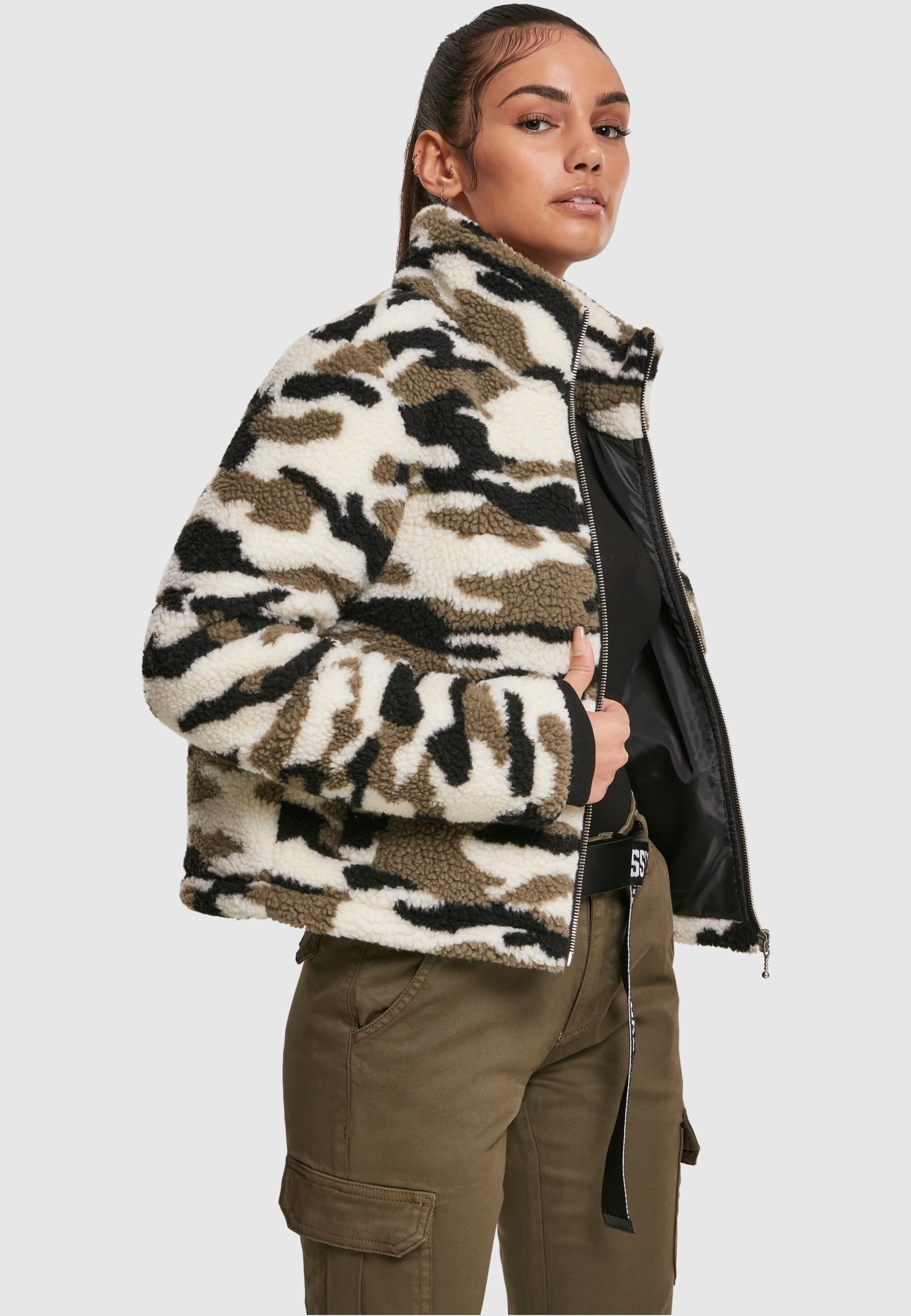 URBAN CLASSICS Winterjacke »Urban Classics Damen Ladies Camo Sherpa Jacket«, (1 St.), ohne Kapuze
