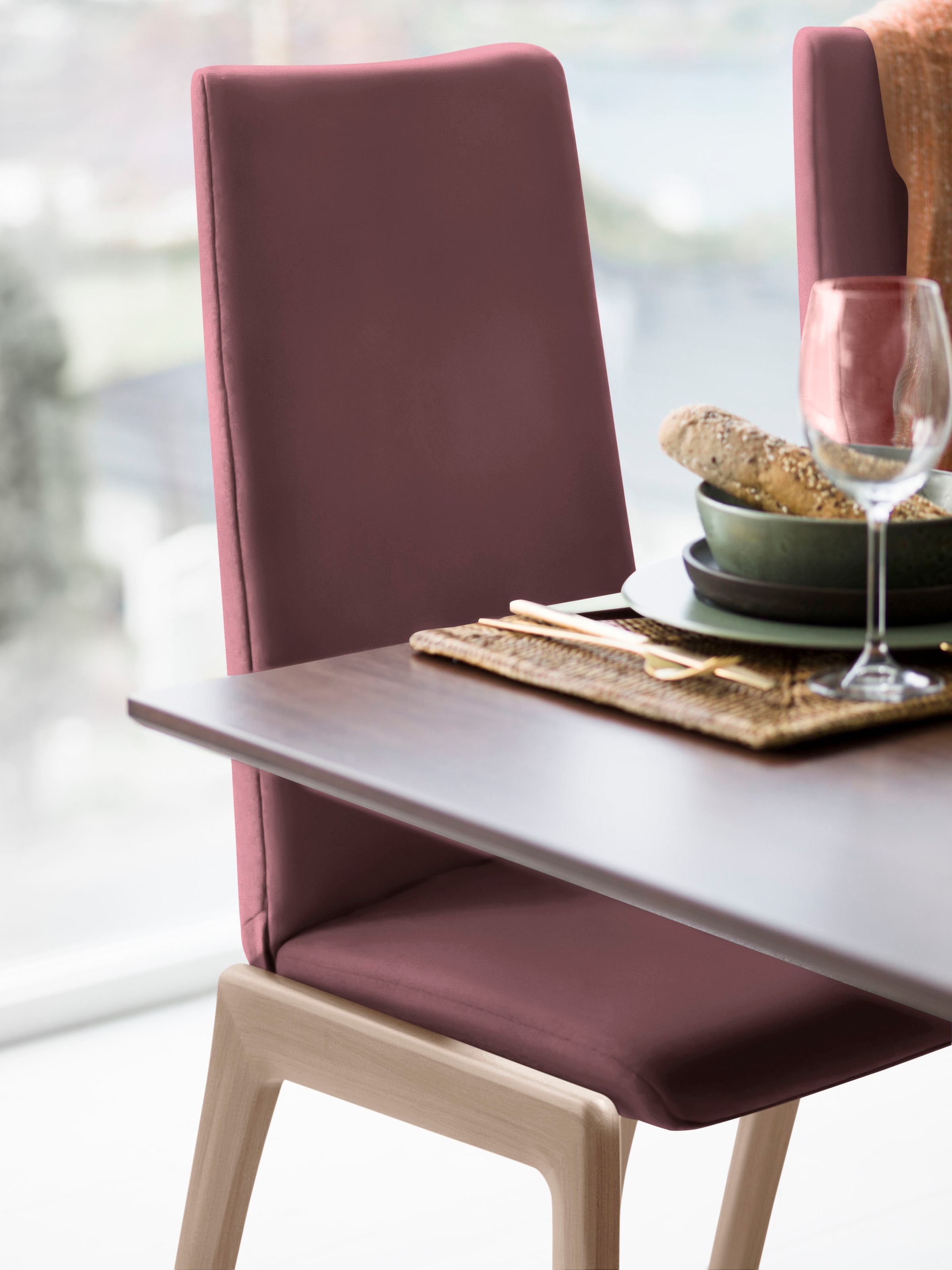 Polsterstuhl STRESSLESS "Laurel", rot (bordeaux batick, eiche natur), B:57cm H:105cm T:60cm, Leder BATICK: BATICK ist ein leicht korrigiertes, durchgefärbtes und genarbtes Möbelleder, bei dem die meisten Unebenheiten und Spuren in der Regel entfernt wurde
