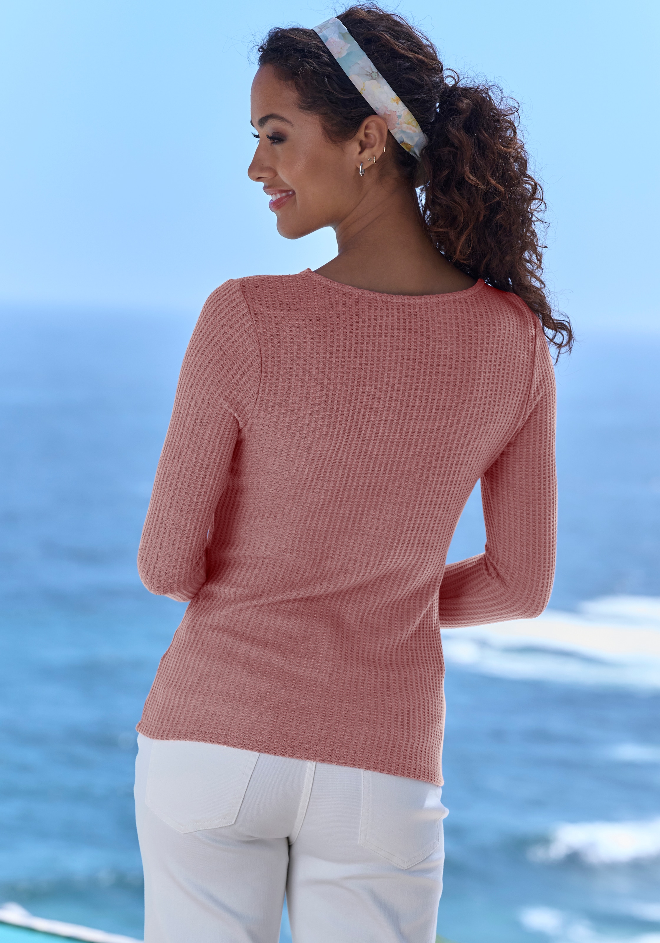LASCANA Langarmshirt »in modischer Piqué-Optik«, aus weicher Qualität mit Viskose